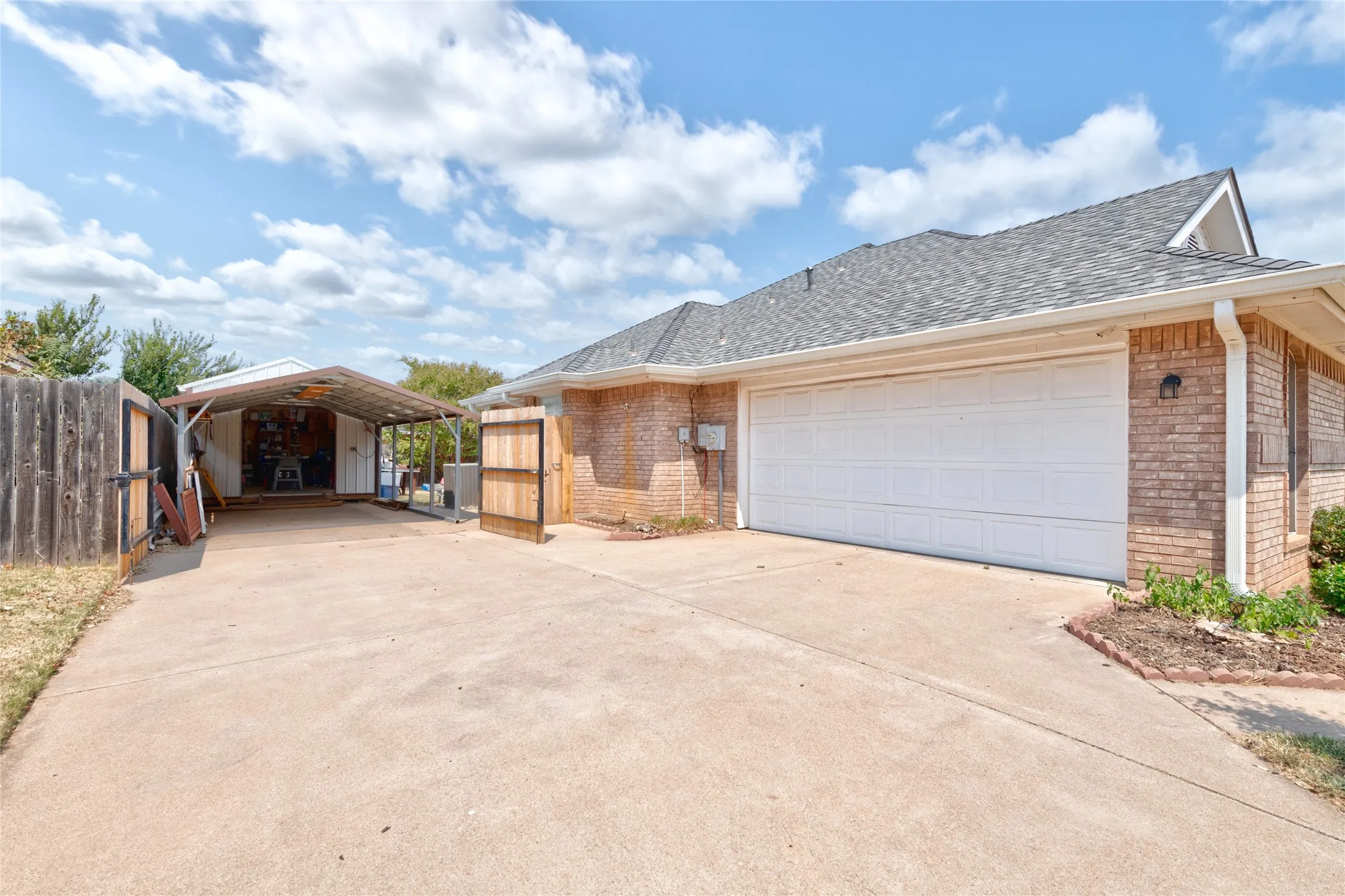 Single Family Residence For Sale in Taylor County , 5366 Willow Ridge Road, Abilene, Texas 79606, 3 Bedroom, 2 Bathroom, 2 Garage spaces, 1,787 Sqft, built in 1999, mls#21369664, Real Estate Agent in Abilene, Homes For Sale in Taylor county, Homes For Sale in Abilene, Realtor in Abilene Texas, Real Estate Brokerage Independent Realty Texas, Luminita Cordes Realtor