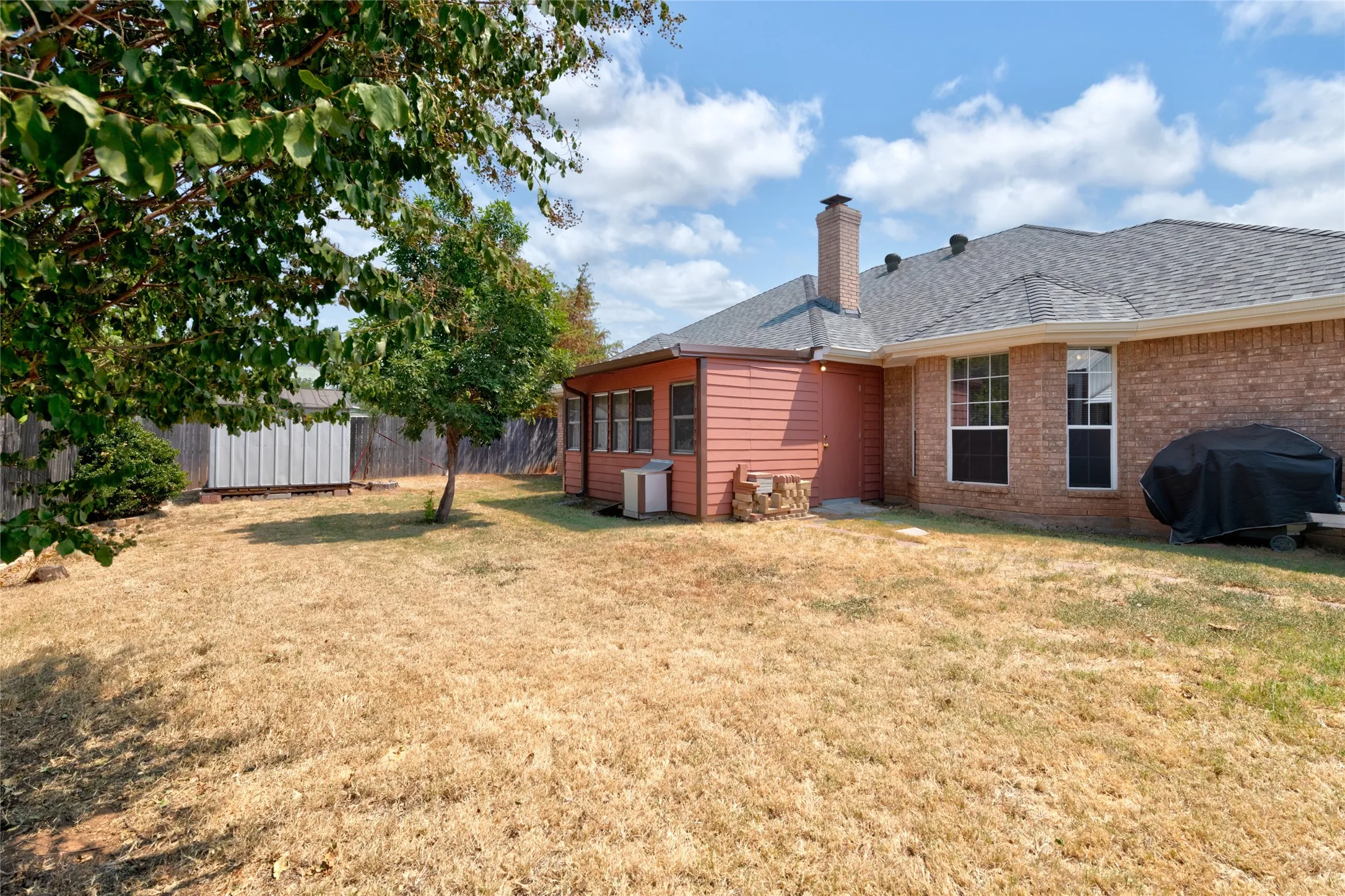 Single Family Residence For Sale in Taylor County , 5366 Willow Ridge Road, Abilene, Texas 79606, 3 Bedroom, 2 Bathroom, 2 Garage spaces, 1,787 Sqft, built in 1999, mls#21369664, Real Estate Agent in Abilene, Homes For Sale in Taylor county, Homes For Sale in Abilene, Realtor in Abilene Texas, Real Estate Brokerage Independent Realty Texas, Luminita Cordes Realtor