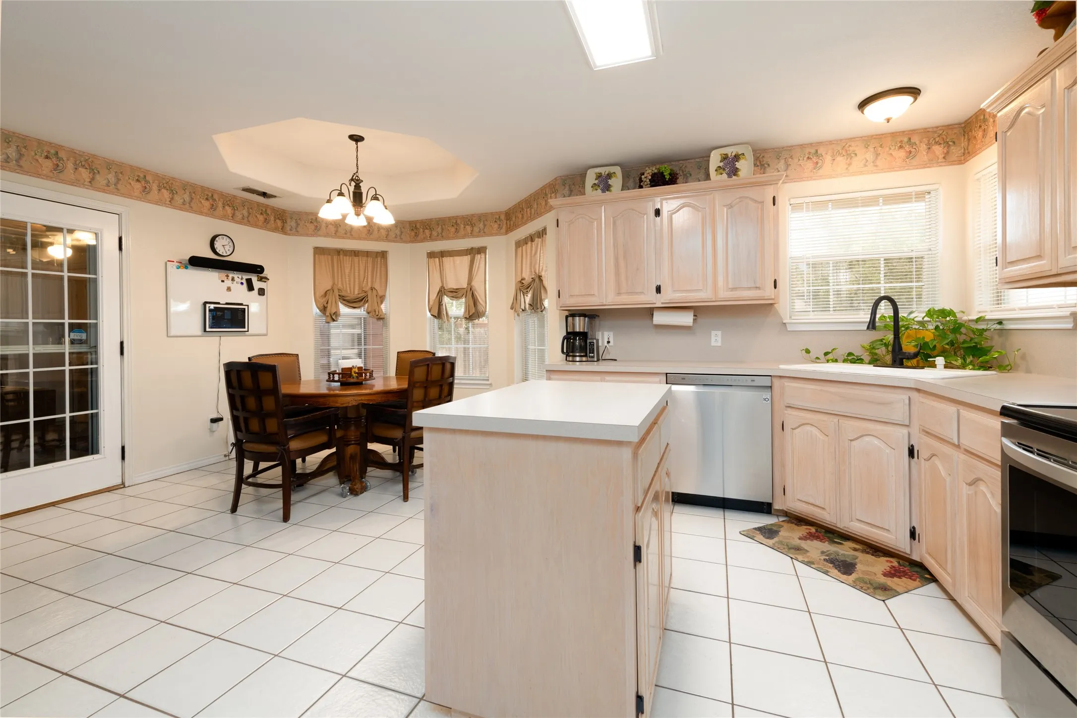 Single Family Residence For Sale in Taylor County , 5366 Willow Ridge Road, Abilene, Texas 79606, 3 Bedroom, 2 Bathroom, 2 Garage spaces, 1,787 Sqft, built in 1999, mls#21369664, Real Estate Agent in Abilene, Homes For Sale in Taylor county, Homes For Sale in Abilene, Realtor in Abilene Texas, Real Estate Brokerage Independent Realty Texas, Luminita Cordes Realtor