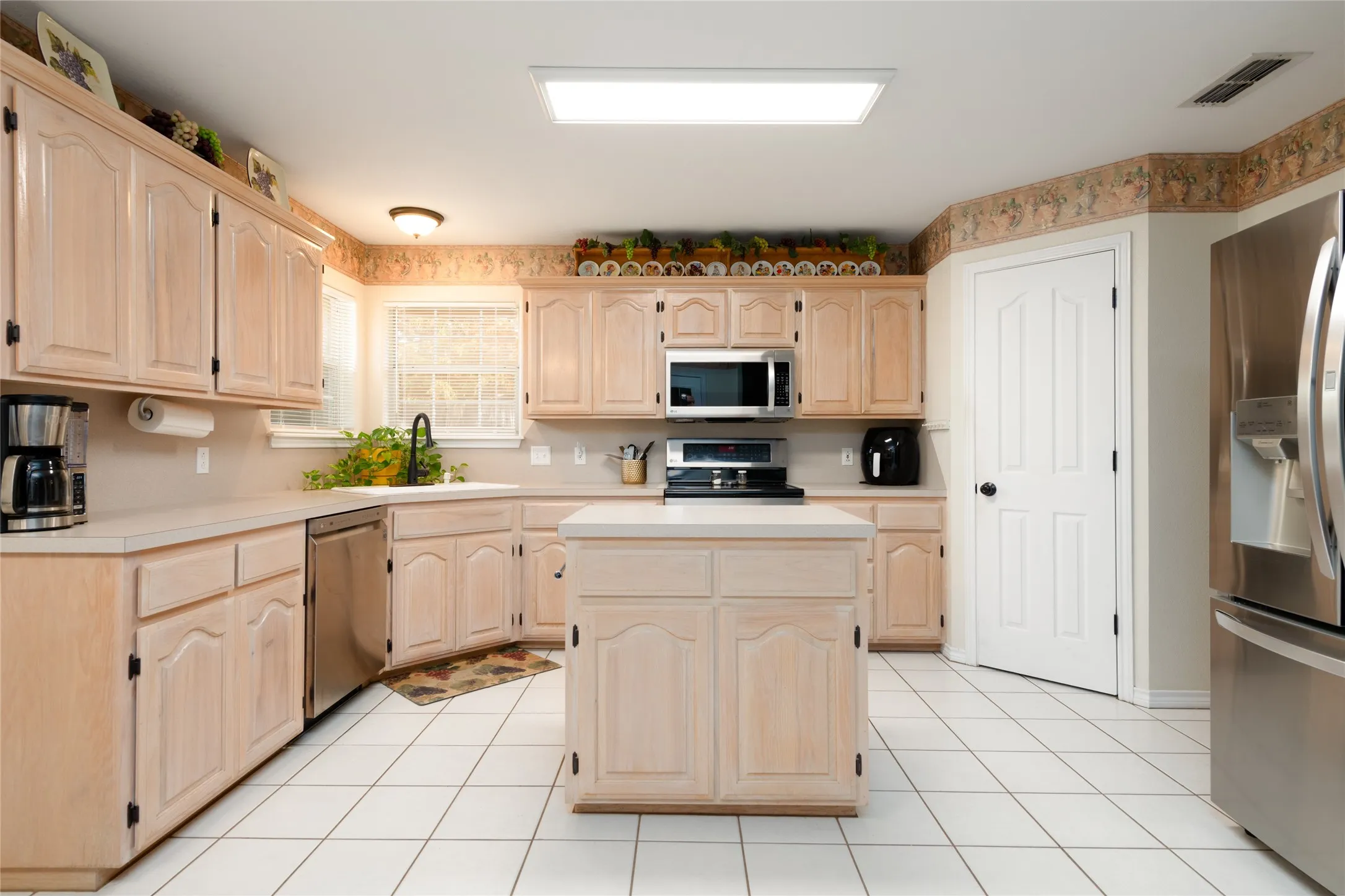 Single Family Residence For Sale in Taylor County , 5366 Willow Ridge Road, Abilene, Texas 79606, 3 Bedroom, 2 Bathroom, 2 Garage spaces, 1,787 Sqft, built in 1999, mls#21369664, Real Estate Agent in Abilene, Homes For Sale in Taylor county, Homes For Sale in Abilene, Realtor in Abilene Texas, Real Estate Brokerage Independent Realty Texas, Luminita Cordes Realtor