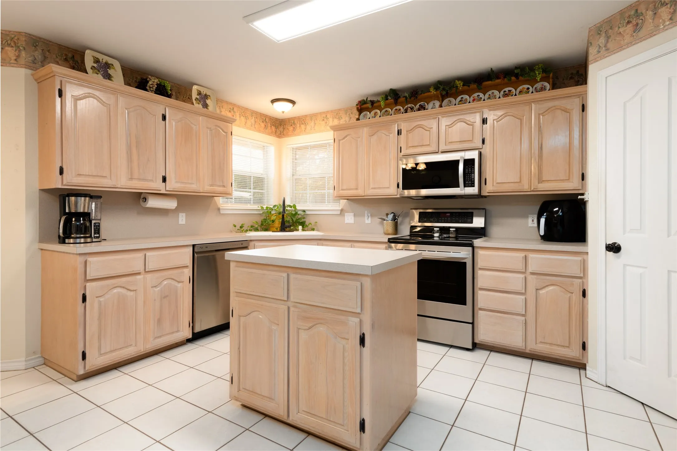 Single Family Residence For Sale in Taylor County , 5366 Willow Ridge Road, Abilene, Texas 79606, 3 Bedroom, 2 Bathroom, 2 Garage spaces, 1,787 Sqft, built in 1999, mls#21369664, Real Estate Agent in Abilene, Homes For Sale in Taylor county, Homes For Sale in Abilene, Realtor in Abilene Texas, Real Estate Brokerage Independent Realty Texas, Luminita Cordes Realtor