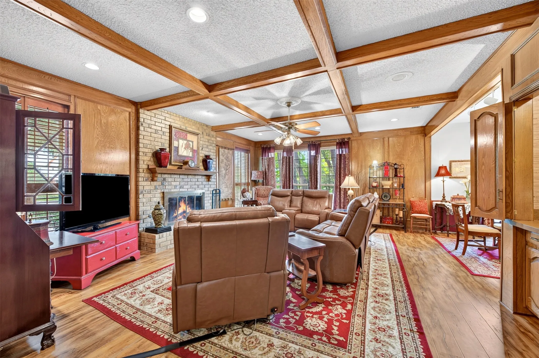 Single Family Residence For Sale in Collin County , 1713 Alameda Court, Plano, Texas 75074, 4 Bedroom, 3 Bathroom, 2 Garage spaces, 2,471 Sqft, built in 1978, mls#21370458, Real Estate Agent in Plano, Homes For Sale in Collin county, Homes For Sale in Plano, Realtor in Plano Texas, Real Estate Brokerage Independent Realty Texas, Luminita Cordes Realtor