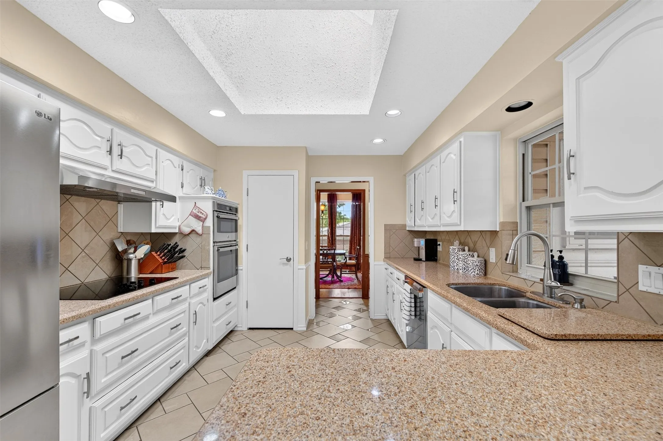 Single Family Residence For Sale in Collin County , 1713 Alameda Court, Plano, Texas 75074, 4 Bedroom, 3 Bathroom, 2 Garage spaces, 2,471 Sqft, built in 1978, mls#21370458, Real Estate Agent in Plano, Homes For Sale in Collin county, Homes For Sale in Plano, Realtor in Plano Texas, Real Estate Brokerage Independent Realty Texas, Luminita Cordes Realtor