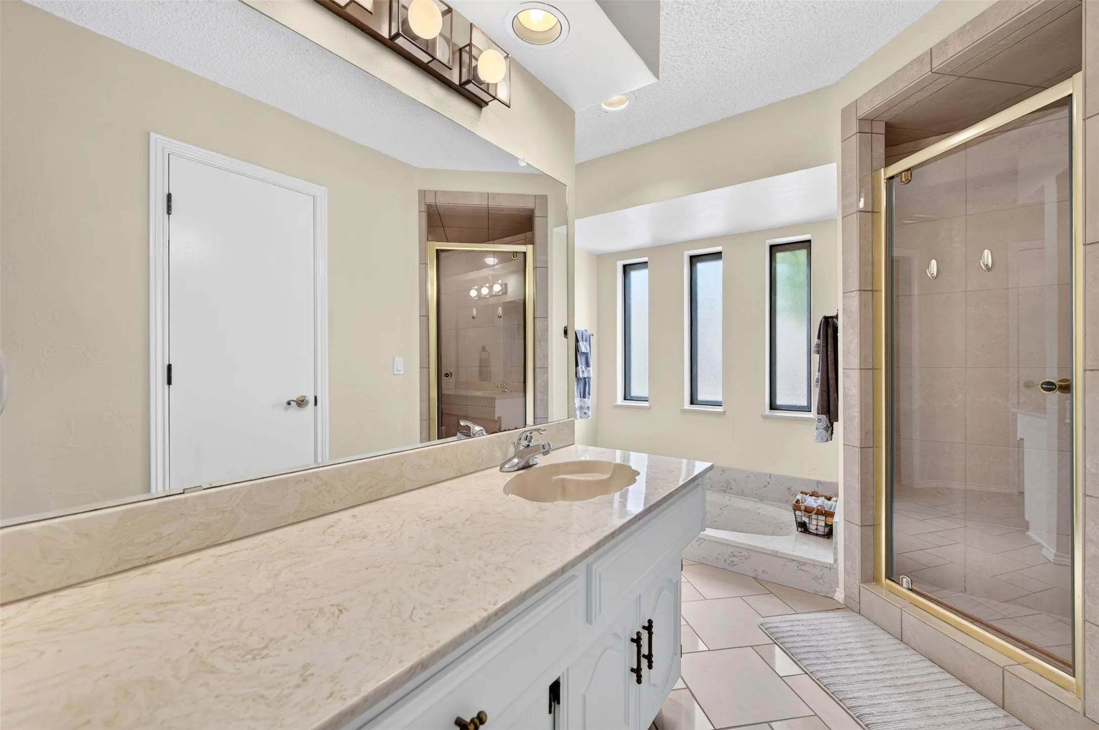 Single Family Residence For Sale in Collin County , 1713 Alameda Court, Plano, Texas 75074, 4 Bedroom, 3 Bathroom, 2 Garage spaces, 2,471 Sqft, built in 1978, mls#21370458, Real Estate Agent in Plano, Homes For Sale in Collin county, Homes For Sale in Plano, Realtor in Plano Texas, Real Estate Brokerage Independent Realty Texas, Luminita Cordes Realtor