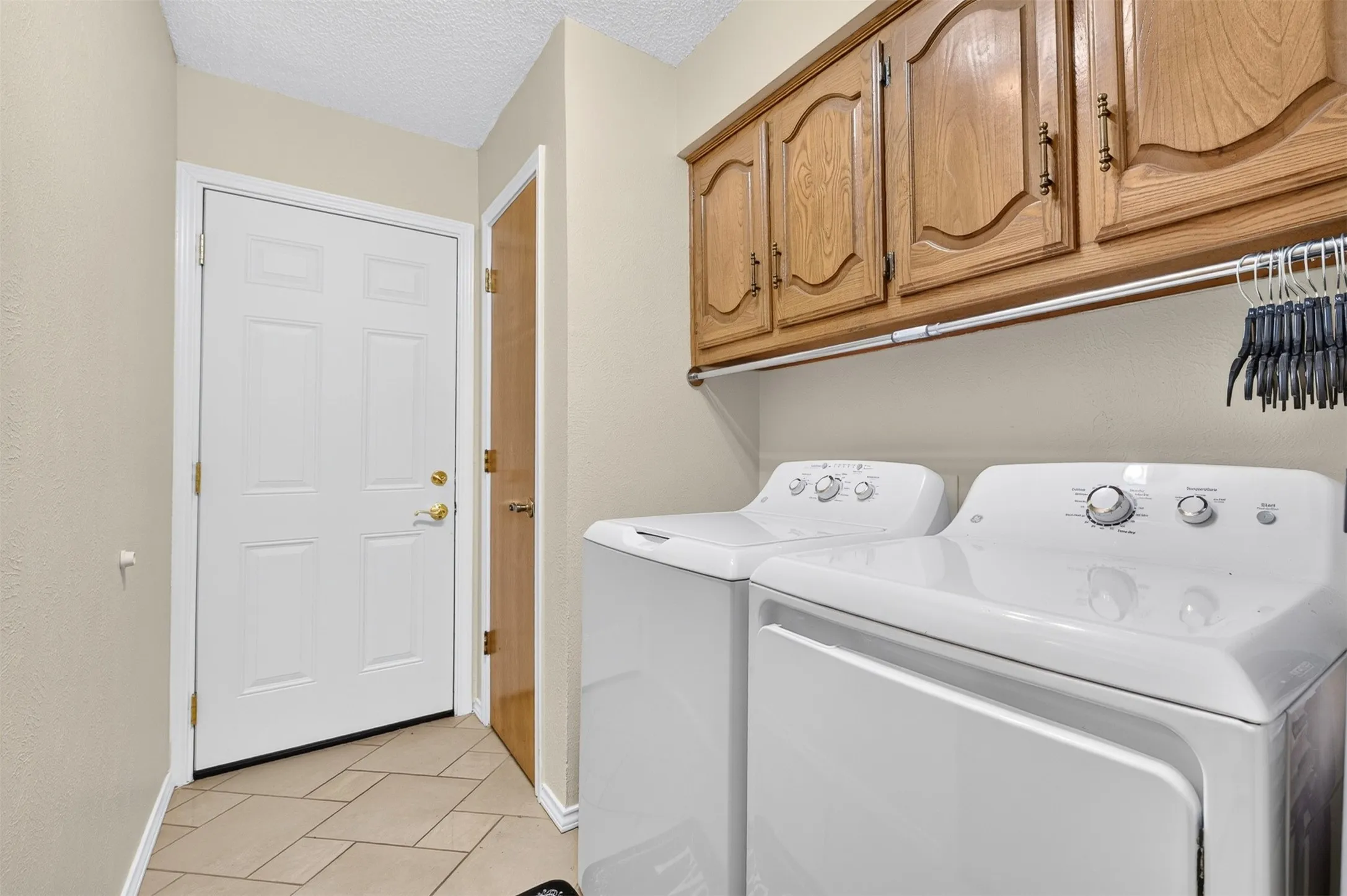 Single Family Residence For Sale in Collin County , 1713 Alameda Court, Plano, Texas 75074, 4 Bedroom, 3 Bathroom, 2 Garage spaces, 2,471 Sqft, built in 1978, mls#21370458, Real Estate Agent in Plano, Homes For Sale in Collin county, Homes For Sale in Plano, Realtor in Plano Texas, Real Estate Brokerage Independent Realty Texas, Luminita Cordes Realtor