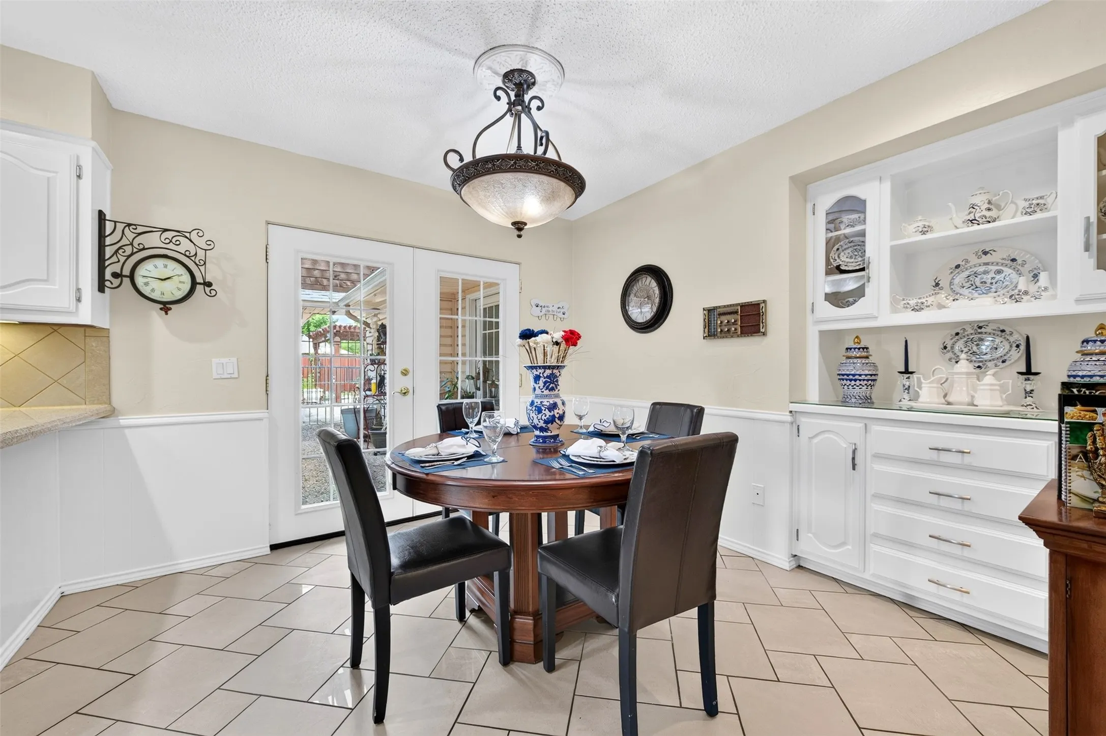 Single Family Residence For Sale in Collin County , 1713 Alameda Court, Plano, Texas 75074, 4 Bedroom, 3 Bathroom, 2 Garage spaces, 2,471 Sqft, built in 1978, mls#21370458, Real Estate Agent in Plano, Homes For Sale in Collin county, Homes For Sale in Plano, Realtor in Plano Texas, Real Estate Brokerage Independent Realty Texas, Luminita Cordes Realtor