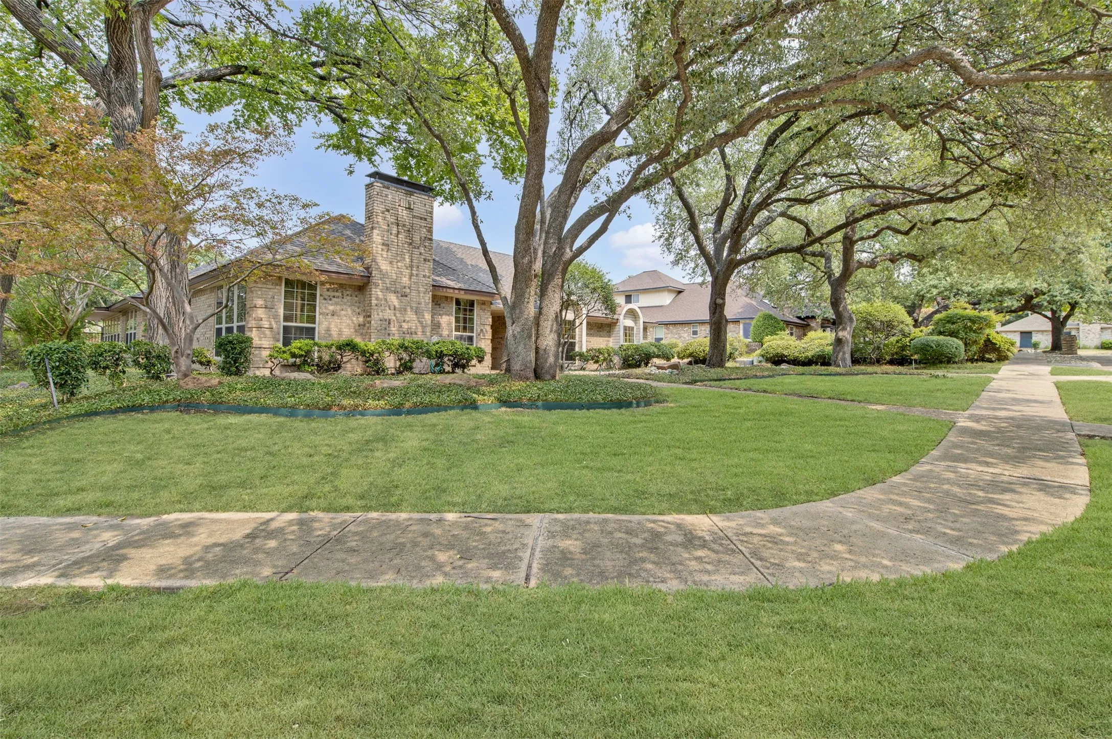 Single Family Residence For Sale in Collin County , 1713 Alameda Court, Plano, Texas 75074, 4 Bedroom, 3 Bathroom, 2 Garage spaces, 2,471 Sqft, built in 1978, mls#21370458, Real Estate Agent in Plano, Homes For Sale in Collin county, Homes For Sale in Plano, Realtor in Plano Texas, Real Estate Brokerage Independent Realty Texas, Luminita Cordes Realtor