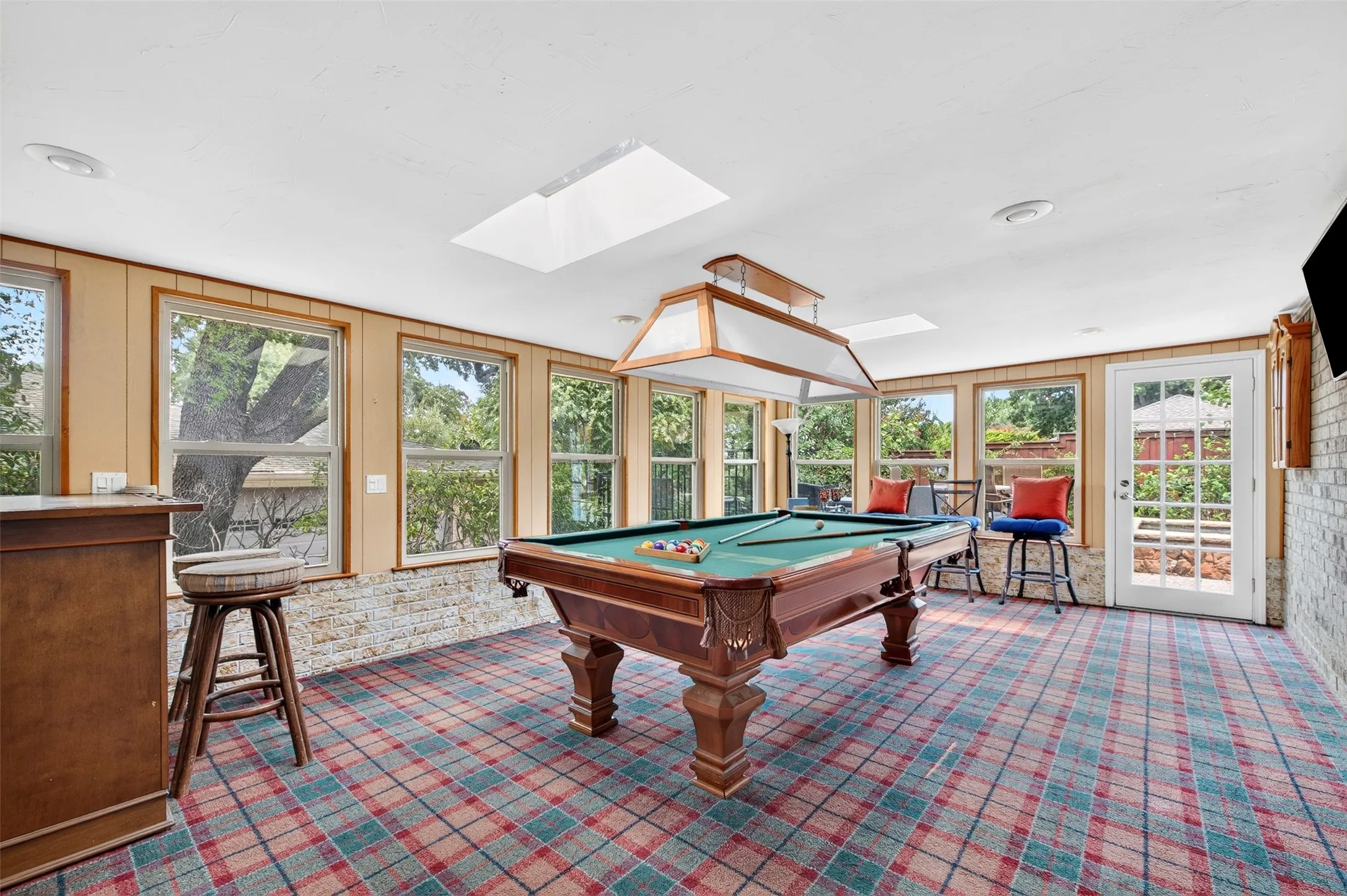 Single Family Residence For Sale in Collin County , 1713 Alameda Court, Plano, Texas 75074, 4 Bedroom, 3 Bathroom, 2 Garage spaces, 2,471 Sqft, built in 1978, mls#21370458, Real Estate Agent in Plano, Homes For Sale in Collin county, Homes For Sale in Plano, Realtor in Plano Texas, Real Estate Brokerage Independent Realty Texas, Luminita Cordes Realtor