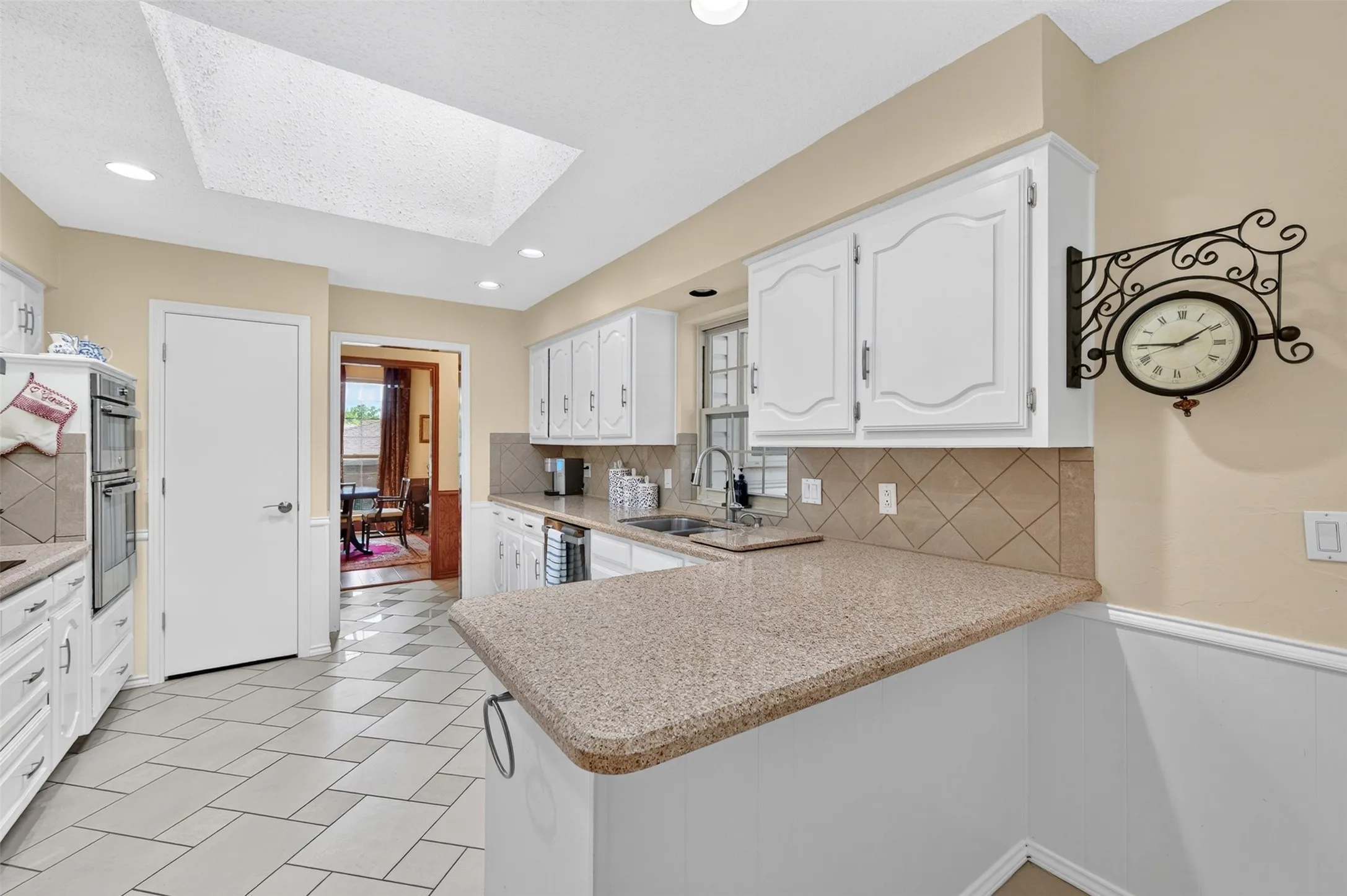Single Family Residence For Sale in Collin County , 1713 Alameda Court, Plano, Texas 75074, 4 Bedroom, 3 Bathroom, 2 Garage spaces, 2,471 Sqft, built in 1978, mls#21370458, Real Estate Agent in Plano, Homes For Sale in Collin county, Homes For Sale in Plano, Realtor in Plano Texas, Real Estate Brokerage Independent Realty Texas, Luminita Cordes Realtor