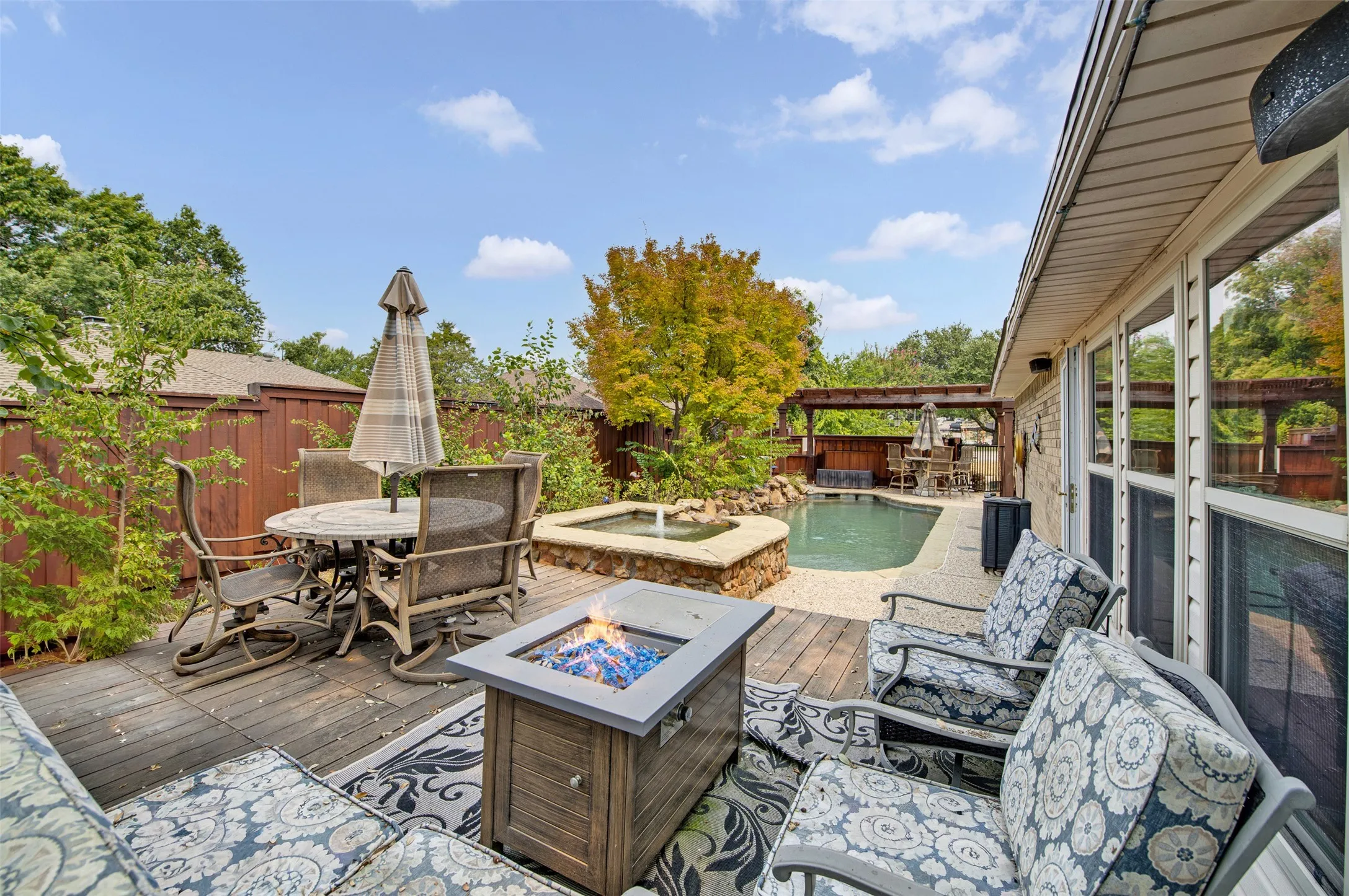 Single Family Residence For Sale in Collin County , 1713 Alameda Court, Plano, Texas 75074, 4 Bedroom, 3 Bathroom, 2 Garage spaces, 2,471 Sqft, built in 1978, mls#21370458, Real Estate Agent in Plano, Homes For Sale in Collin county, Homes For Sale in Plano, Realtor in Plano Texas, Real Estate Brokerage Independent Realty Texas, Luminita Cordes Realtor