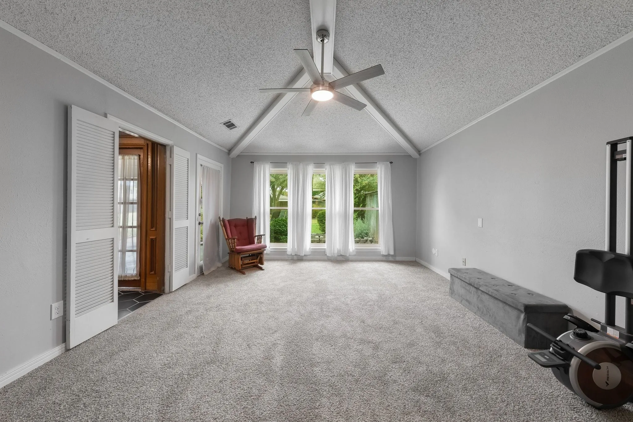 Could be used as a 4th bedroom.