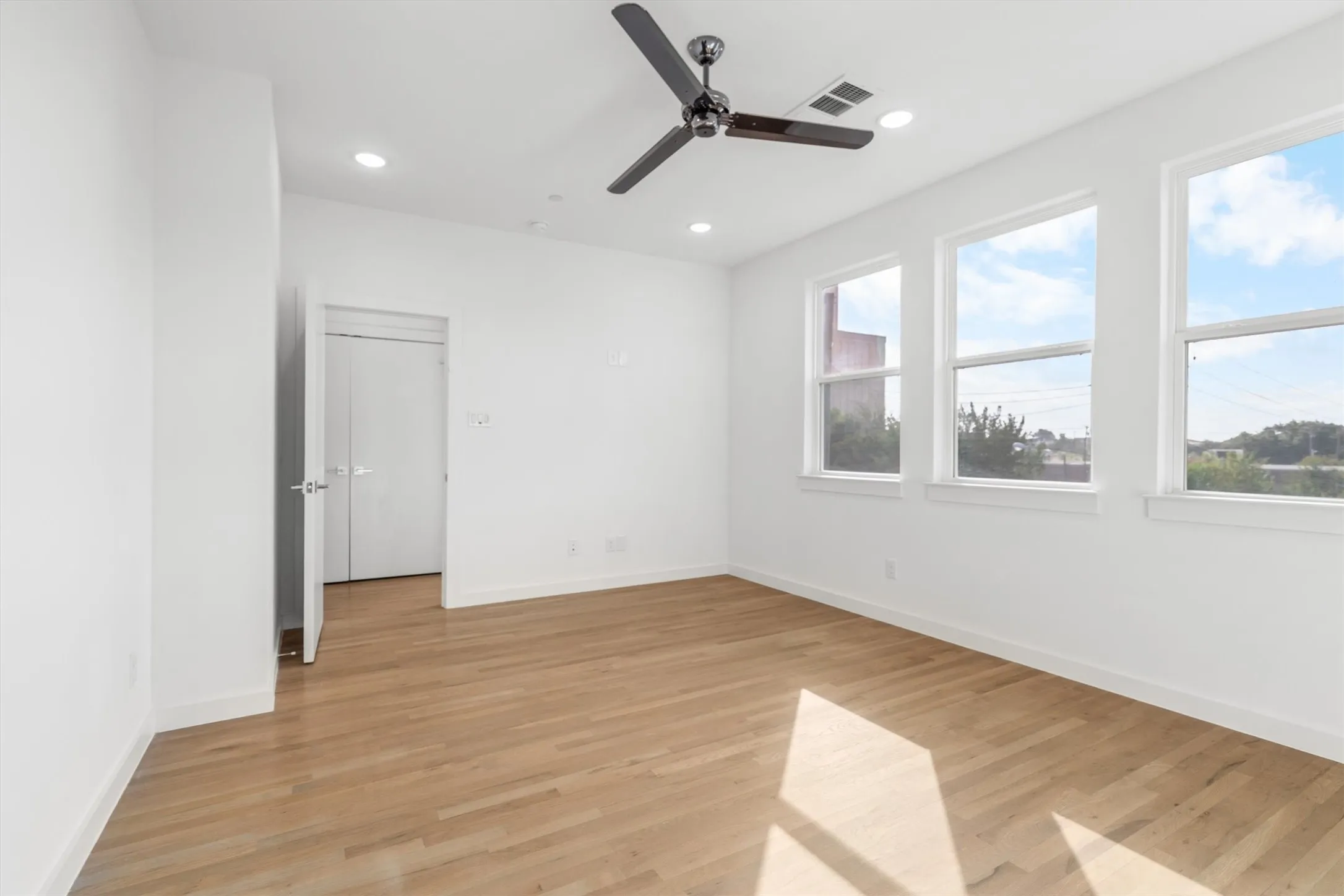 Condominium For Rent in Dallas County , 1510 N Washington Avenue 603, Dallas, Texas 75204, 3 Bedroom, 4 Bathroom, 2 Garage spaces, 1,749 Sqft, built in 2020, mls#21361709, Real Estate Agent in Dallas, Homes For Rent in Dallas county, Homes For Rent in Dallas, Realtor in Dallas Texas, Real Estate Brokerage Independent Realty Texas, Luminita Cordes Realtor