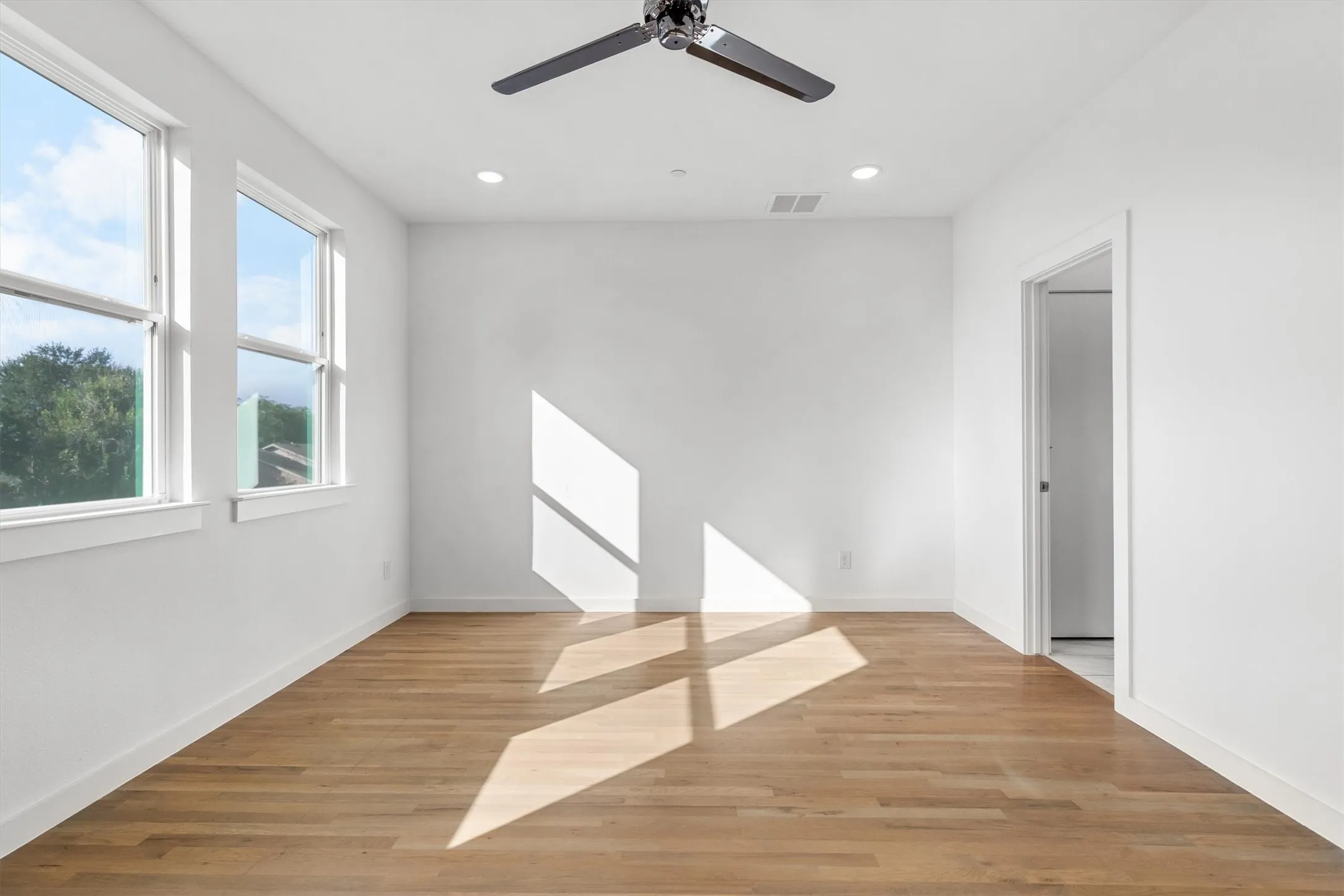 Condominium For Rent in Dallas County , 1510 N Washington Avenue 603, Dallas, Texas 75204, 3 Bedroom, 4 Bathroom, 2 Garage spaces, 1,749 Sqft, built in 2020, mls#21361709, Real Estate Agent in Dallas, Homes For Rent in Dallas county, Homes For Rent in Dallas, Realtor in Dallas Texas, Real Estate Brokerage Independent Realty Texas, Luminita Cordes Realtor