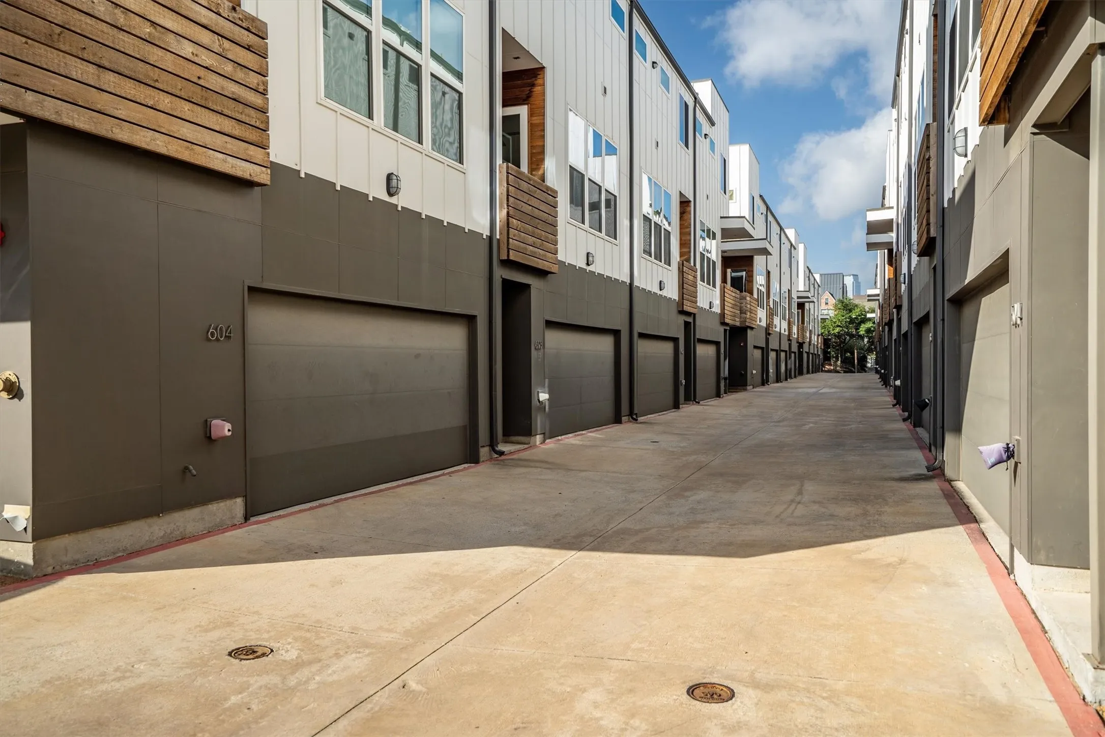 Condominium For Rent in Dallas County , 1510 N Washington Avenue 603, Dallas, Texas 75204, 3 Bedroom, 4 Bathroom, 2 Garage spaces, 1,749 Sqft, built in 2020, mls#21361709, Real Estate Agent in Dallas, Homes For Rent in Dallas county, Homes For Rent in Dallas, Realtor in Dallas Texas, Real Estate Brokerage Independent Realty Texas, Luminita Cordes Realtor