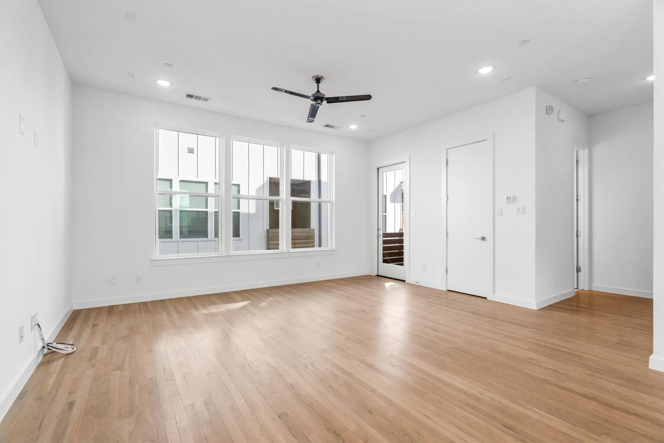 Condominium For Rent in Dallas County , 1510 N Washington Avenue 603, Dallas, Texas 75204, 3 Bedroom, 4 Bathroom, 2 Garage spaces, 1,749 Sqft, built in 2020, mls#21361709, Real Estate Agent in Dallas, Homes For Rent in Dallas county, Homes For Rent in Dallas, Realtor in Dallas Texas, Real Estate Brokerage Independent Realty Texas, Luminita Cordes Realtor