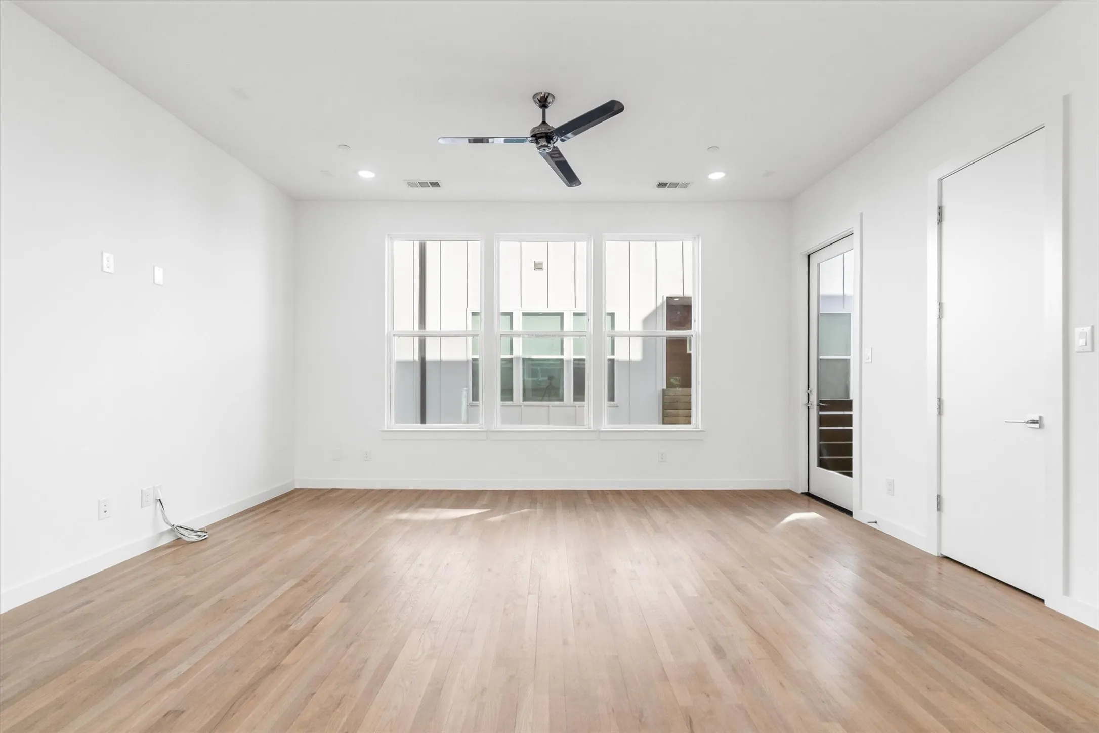 Condominium For Rent in Dallas County , 1510 N Washington Avenue 603, Dallas, Texas 75204, 3 Bedroom, 4 Bathroom, 2 Garage spaces, 1,749 Sqft, built in 2020, mls#21361709, Real Estate Agent in Dallas, Homes For Rent in Dallas county, Homes For Rent in Dallas, Realtor in Dallas Texas, Real Estate Brokerage Independent Realty Texas, Luminita Cordes Realtor