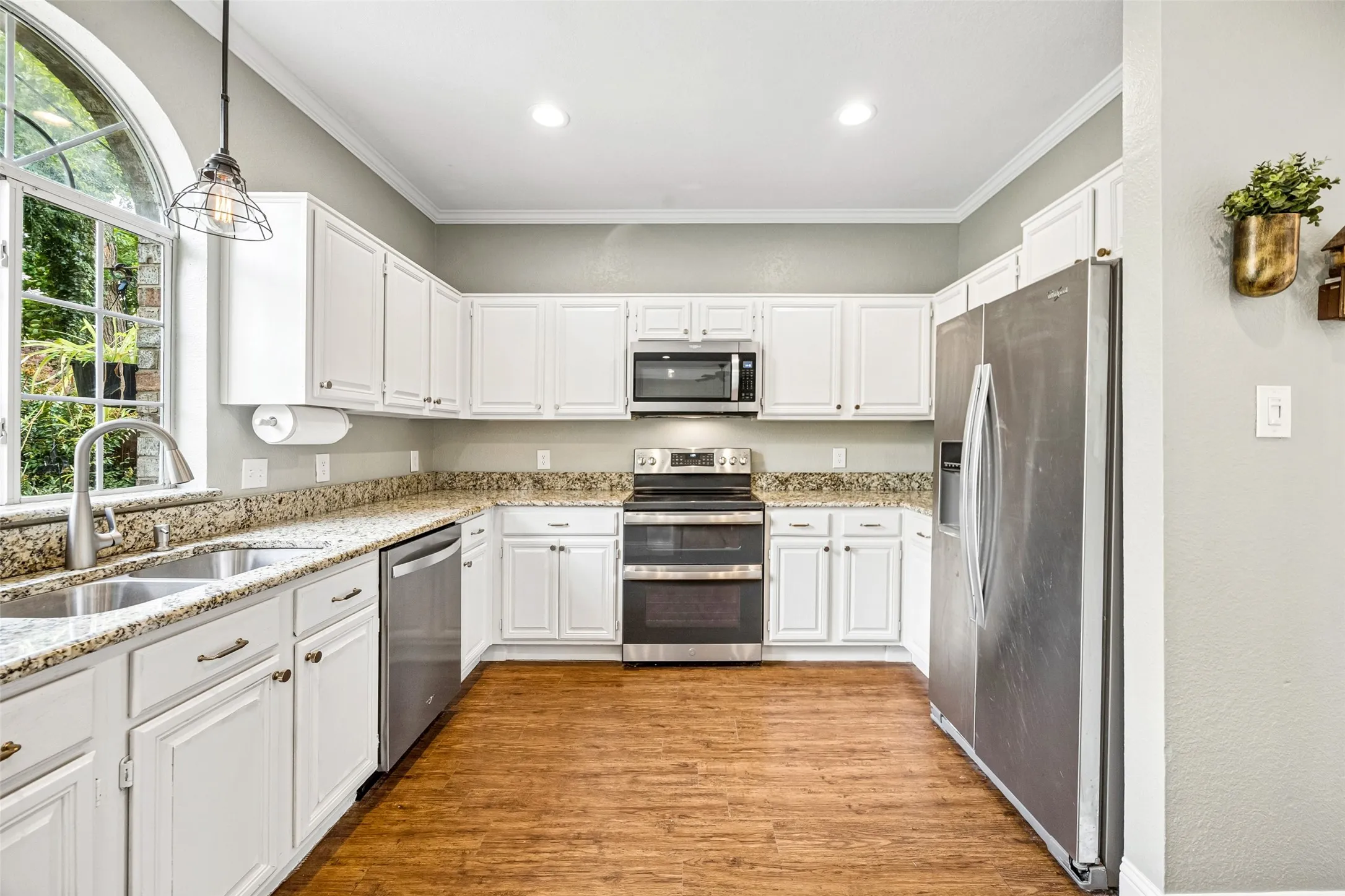 Single Family Residence For Sale in Collin County , 5410 Mill Run Drive, Mc Kinney, Texas 75072, 4 Bedroom, 3 Bathroom, 2 Garage spaces, 2,305 Sqft, built in 1990, mls#21364697, Real Estate Agent in Mc Kinney, Homes For Sale in Collin county, Homes For Sale in Mc Kinney, Realtor in Mc Kinney Texas, Real Estate Brokerage Independent Realty Texas, Luminita Cordes Realtor