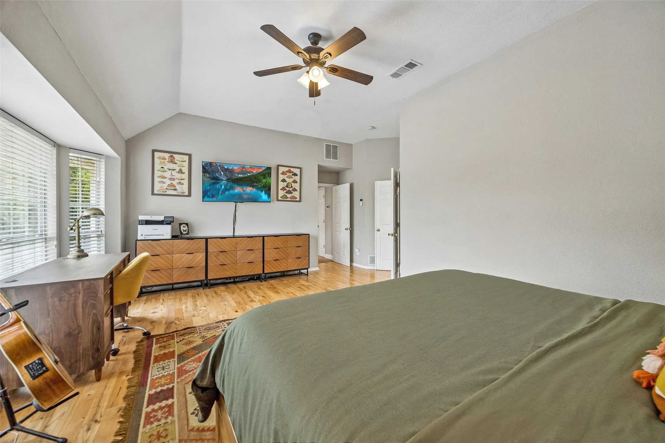 Single Family Residence For Sale in Collin County , 5410 Mill Run Drive, Mc Kinney, Texas 75072, 4 Bedroom, 3 Bathroom, 2 Garage spaces, 2,305 Sqft, built in 1990, mls#21364697, Real Estate Agent in Mc Kinney, Homes For Sale in Collin county, Homes For Sale in Mc Kinney, Realtor in Mc Kinney Texas, Real Estate Brokerage Independent Realty Texas, Luminita Cordes Realtor