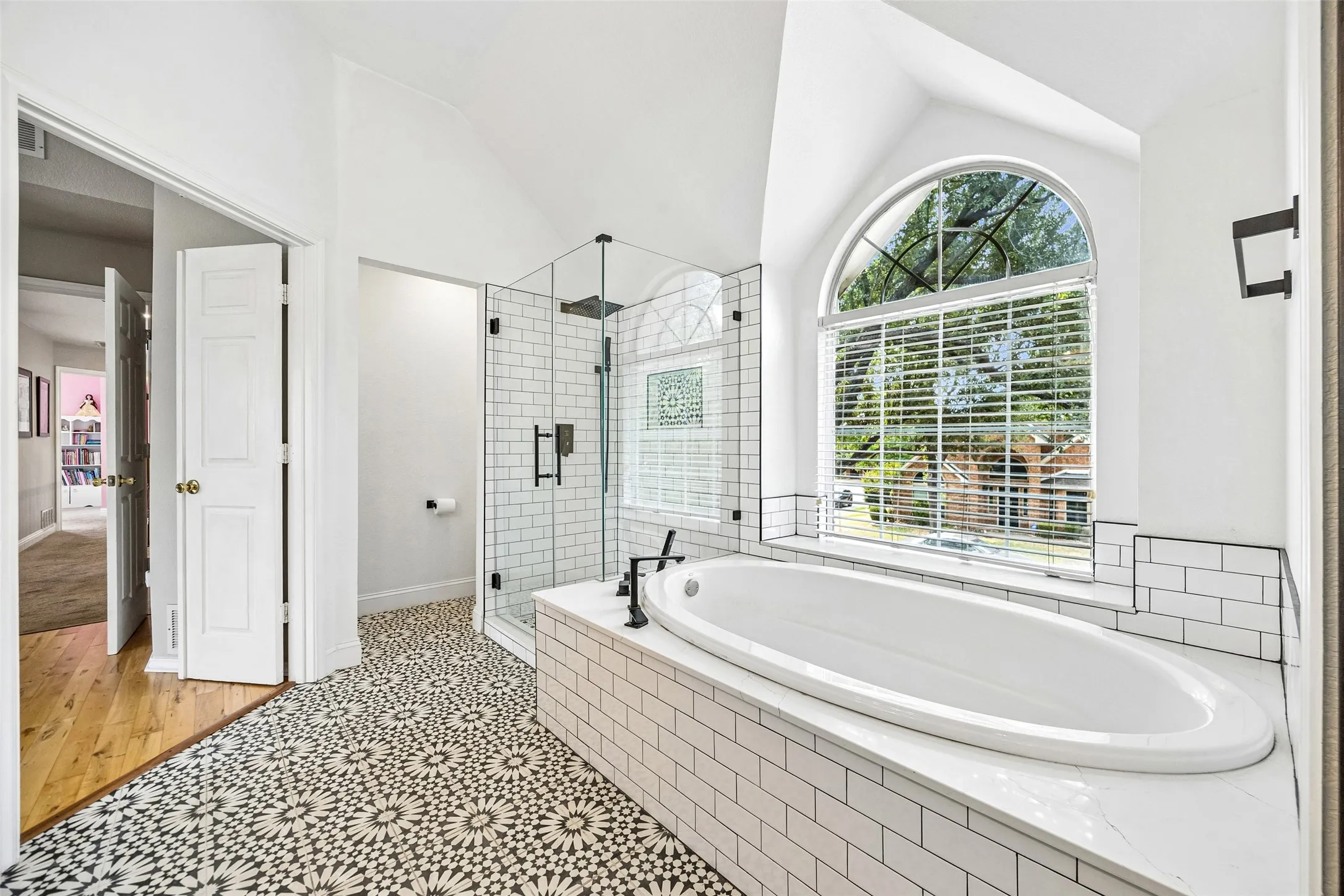 Single Family Residence For Sale in Collin County , 5410 Mill Run Drive, Mc Kinney, Texas 75072, 4 Bedroom, 3 Bathroom, 2 Garage spaces, 2,305 Sqft, built in 1990, mls#21364697, Real Estate Agent in Mc Kinney, Homes For Sale in Collin county, Homes For Sale in Mc Kinney, Realtor in Mc Kinney Texas, Real Estate Brokerage Independent Realty Texas, Luminita Cordes Realtor