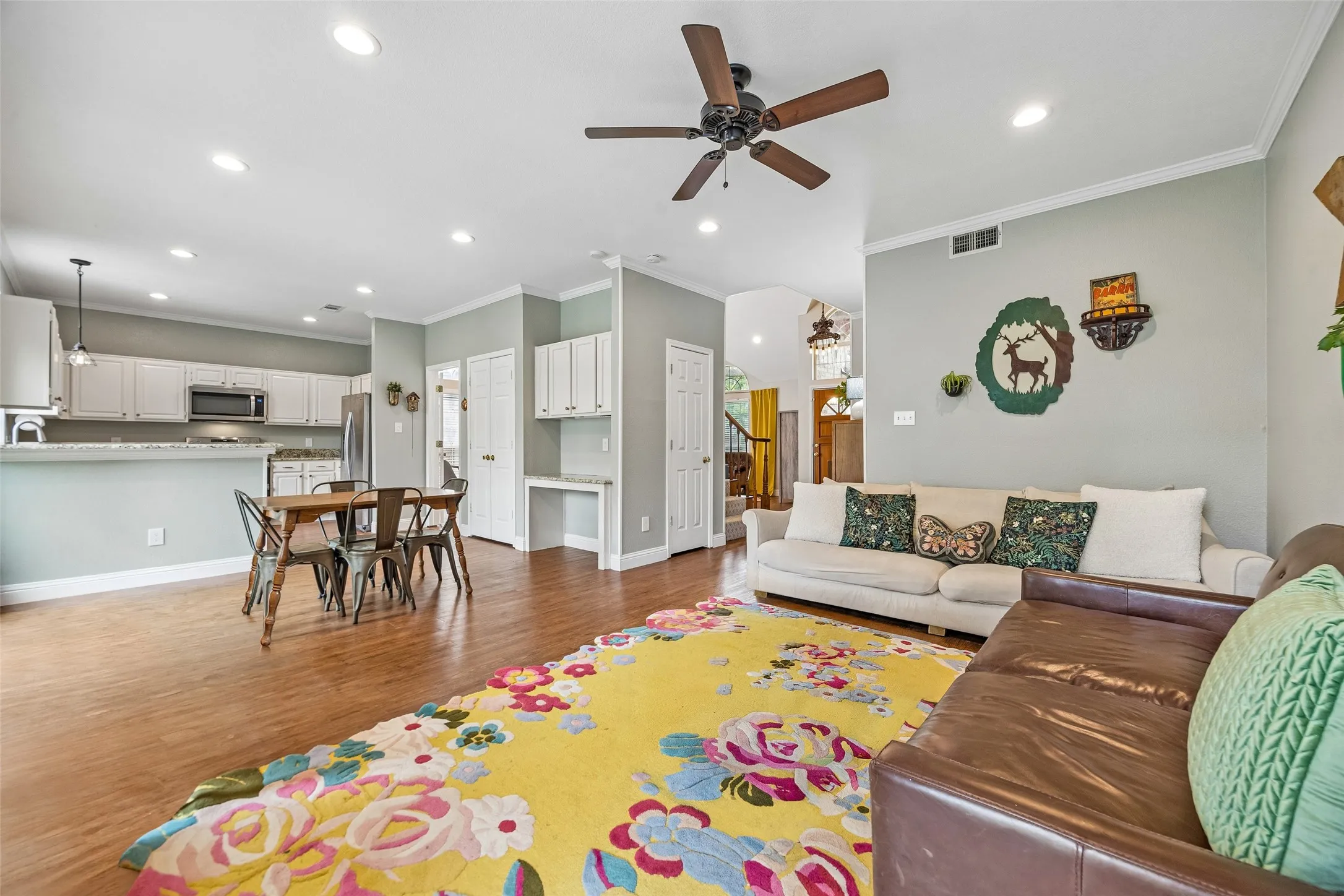 Single Family Residence For Sale in Collin County , 5410 Mill Run Drive, Mc Kinney, Texas 75072, 4 Bedroom, 3 Bathroom, 2 Garage spaces, 2,305 Sqft, built in 1990, mls#21364697, Real Estate Agent in Mc Kinney, Homes For Sale in Collin county, Homes For Sale in Mc Kinney, Realtor in Mc Kinney Texas, Real Estate Brokerage Independent Realty Texas, Luminita Cordes Realtor