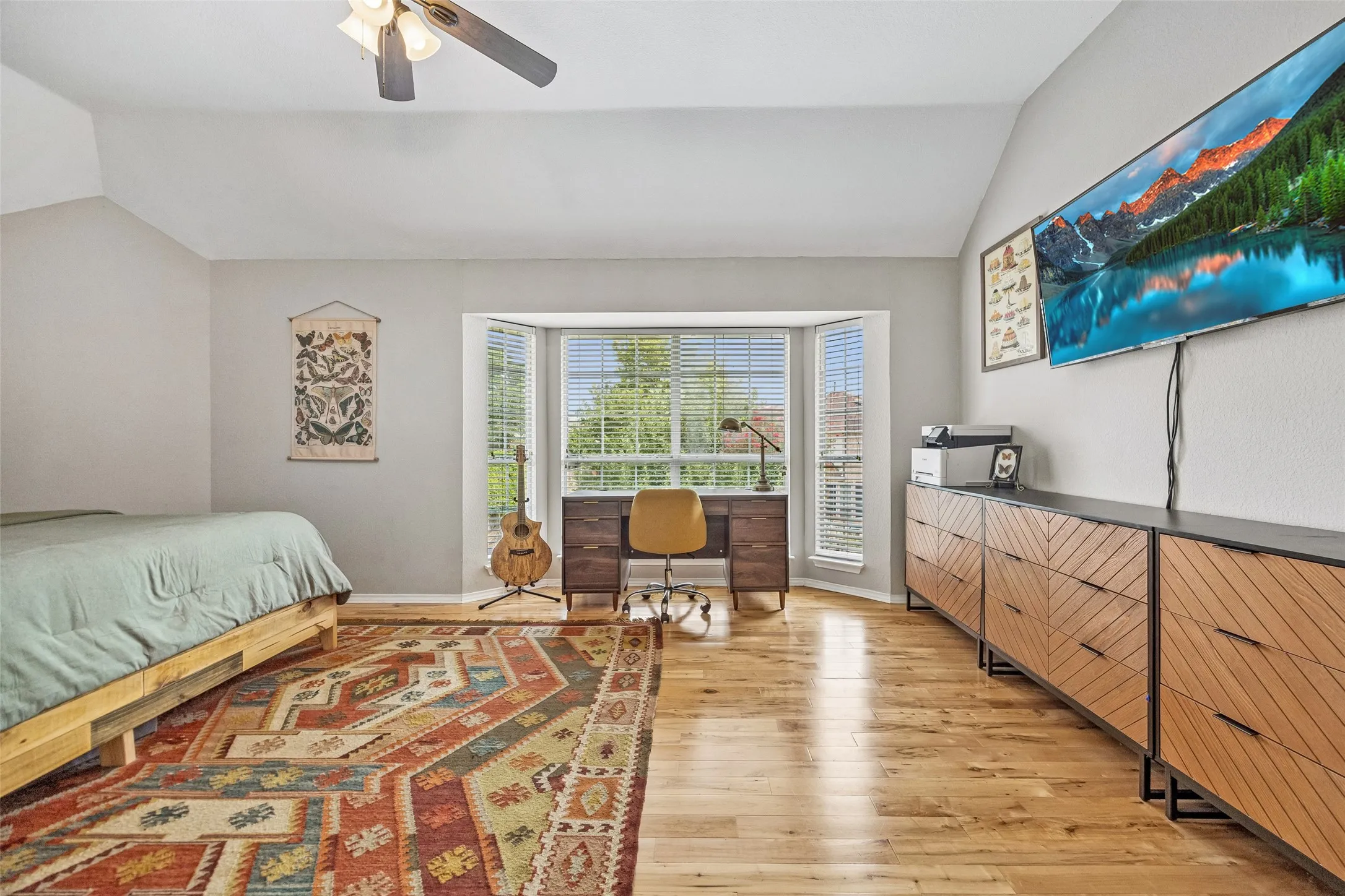 Single Family Residence For Sale in Collin County , 5410 Mill Run Drive, Mc Kinney, Texas 75072, 4 Bedroom, 3 Bathroom, 2 Garage spaces, 2,305 Sqft, built in 1990, mls#21364697, Real Estate Agent in Mc Kinney, Homes For Sale in Collin county, Homes For Sale in Mc Kinney, Realtor in Mc Kinney Texas, Real Estate Brokerage Independent Realty Texas, Luminita Cordes Realtor
