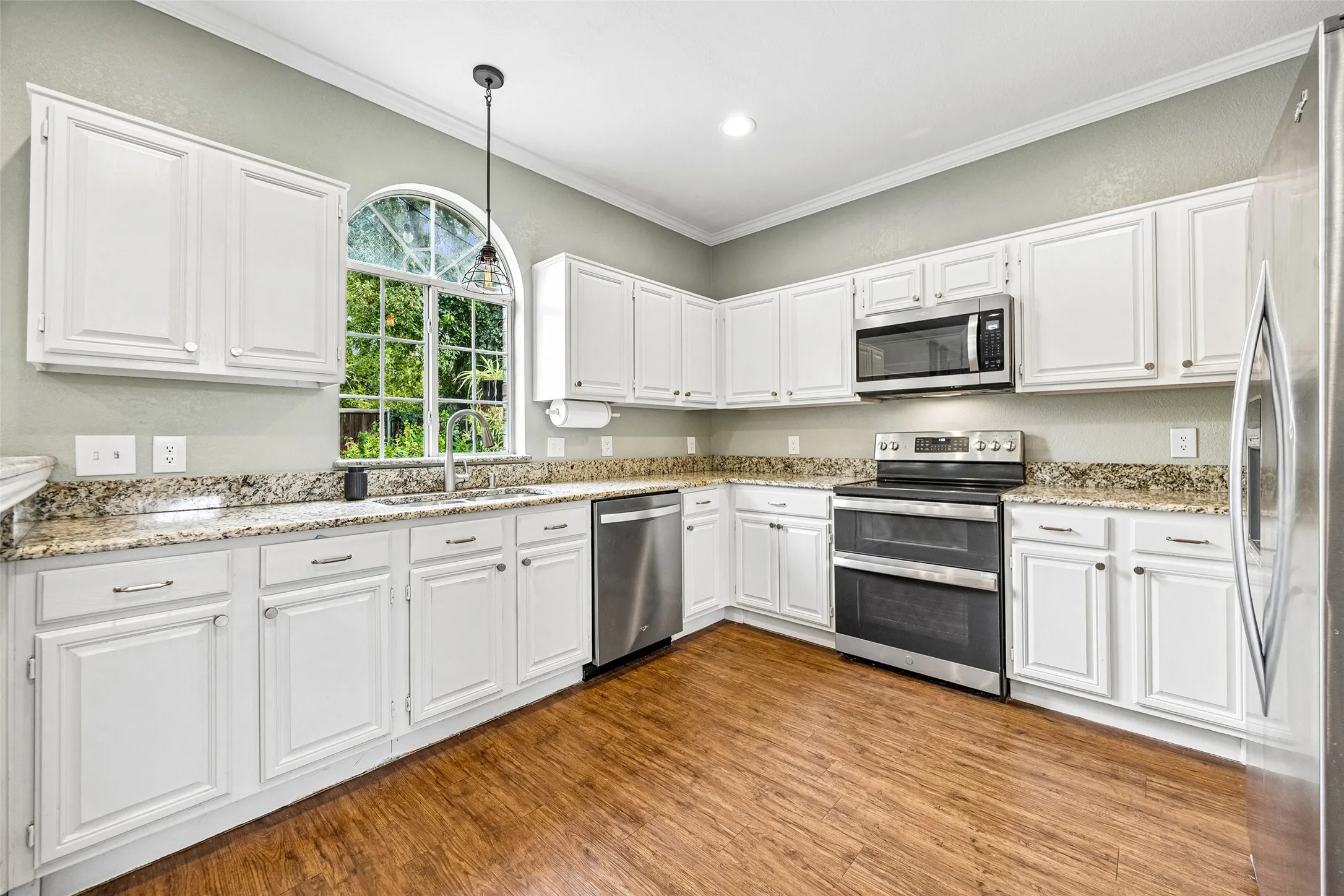 Single Family Residence For Sale in Collin County , 5410 Mill Run Drive, Mc Kinney, Texas 75072, 4 Bedroom, 3 Bathroom, 2 Garage spaces, 2,305 Sqft, built in 1990, mls#21364697, Real Estate Agent in Mc Kinney, Homes For Sale in Collin county, Homes For Sale in Mc Kinney, Realtor in Mc Kinney Texas, Real Estate Brokerage Independent Realty Texas, Luminita Cordes Realtor