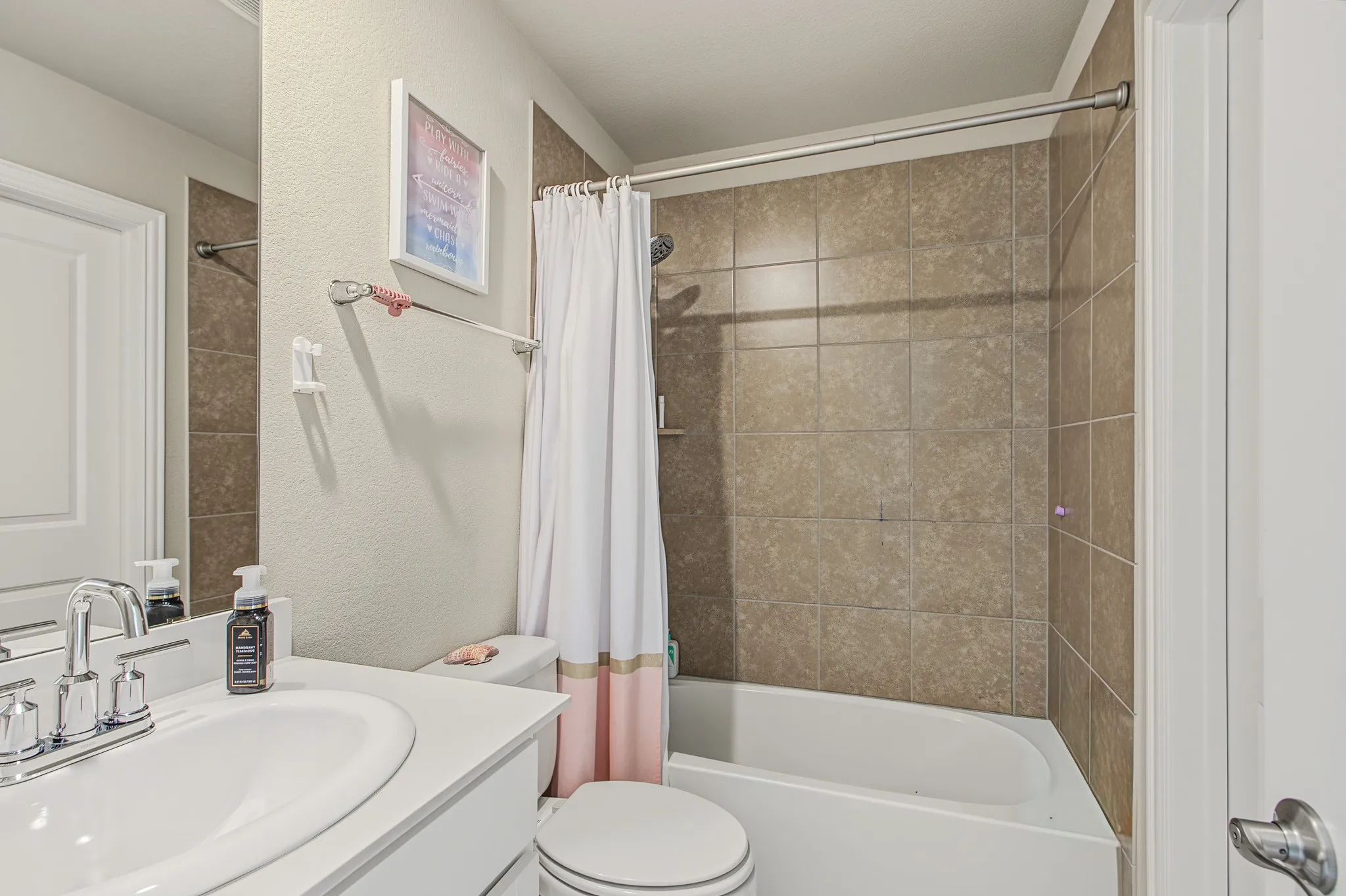Single Family Residence For Sale in Denton County , 3020 Prairie Trail Avenue, Aubrey, Texas 76227, 4 Bedroom, 4 Bathroom, 2 Garage spaces, 3,484 Sqft, built in 2020, mls#21367537, Real Estate Agent in Aubrey, Homes For Sale in Denton county, Homes For Sale in Aubrey, Realtor in Aubrey Texas, Real Estate Brokerage Independent Realty Texas, Luminita Cordes Realtor