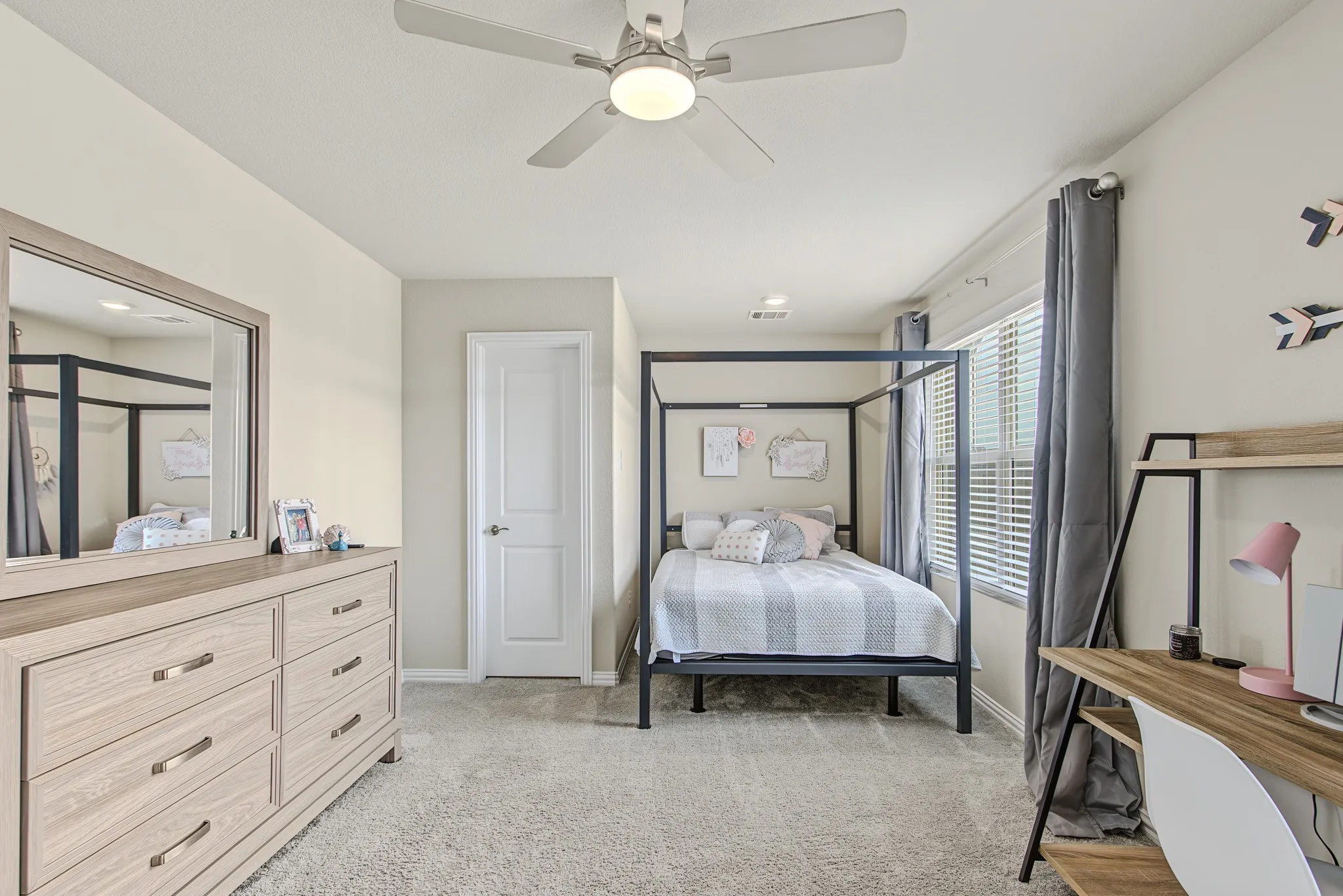 Single Family Residence For Sale in Denton County , 3020 Prairie Trail Avenue, Aubrey, Texas 76227, 4 Bedroom, 4 Bathroom, 2 Garage spaces, 3,484 Sqft, built in 2020, mls#21367537, Real Estate Agent in Aubrey, Homes For Sale in Denton county, Homes For Sale in Aubrey, Realtor in Aubrey Texas, Real Estate Brokerage Independent Realty Texas, Luminita Cordes Realtor