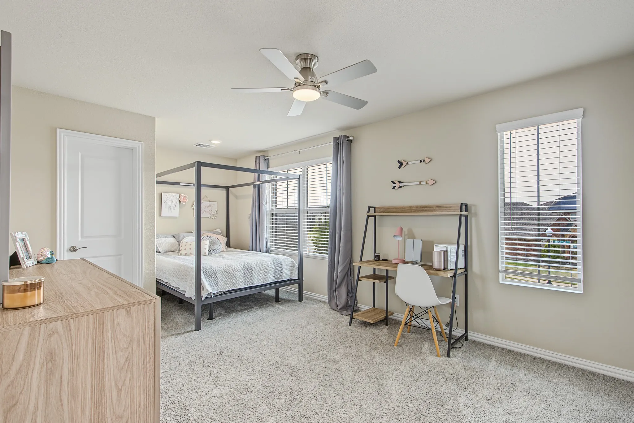 Single Family Residence For Sale in Denton County , 3020 Prairie Trail Avenue, Aubrey, Texas 76227, 4 Bedroom, 4 Bathroom, 2 Garage spaces, 3,484 Sqft, built in 2020, mls#21367537, Real Estate Agent in Aubrey, Homes For Sale in Denton county, Homes For Sale in Aubrey, Realtor in Aubrey Texas, Real Estate Brokerage Independent Realty Texas, Luminita Cordes Realtor