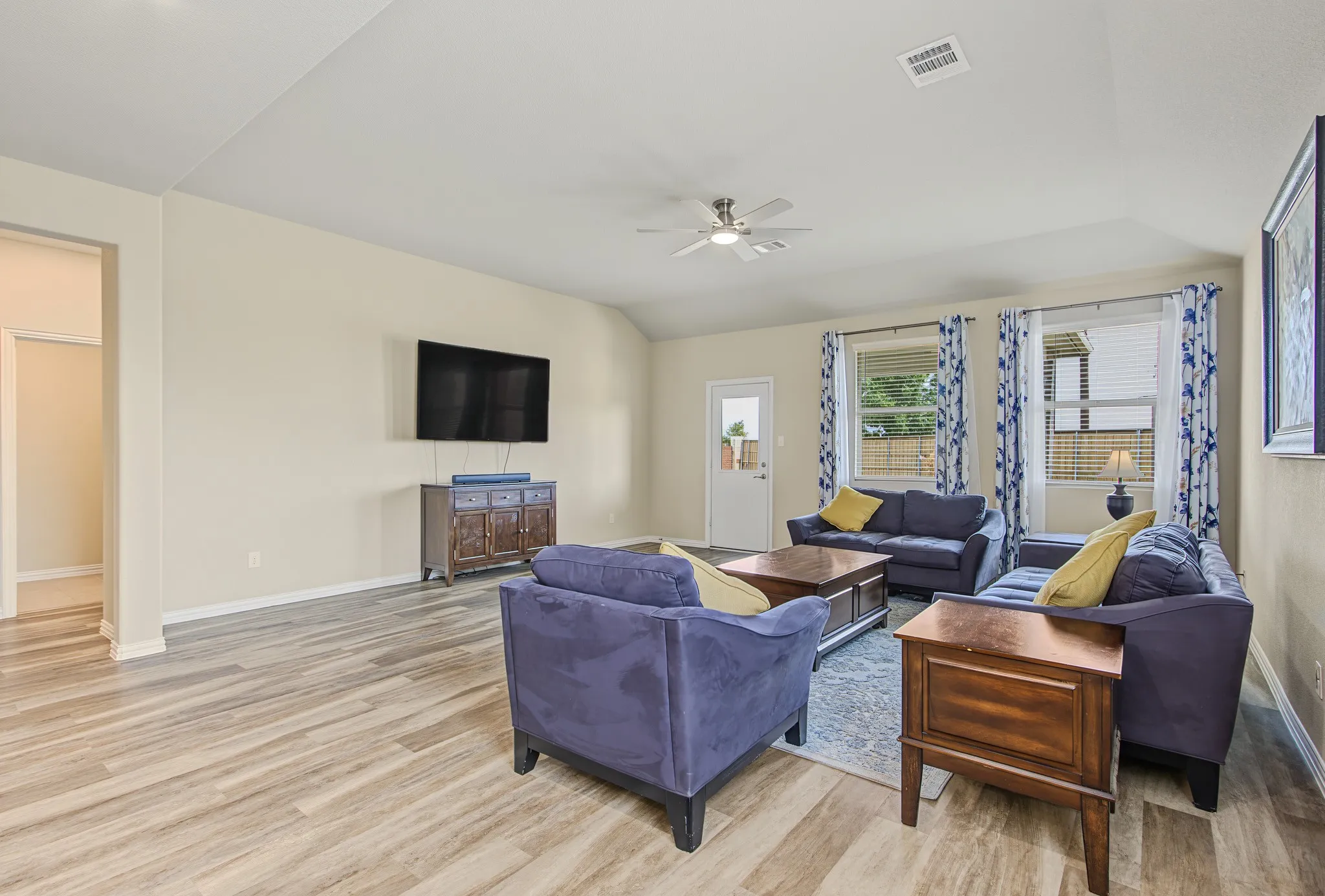 Single Family Residence For Sale in Denton County , 3020 Prairie Trail Avenue, Aubrey, Texas 76227, 4 Bedroom, 4 Bathroom, 2 Garage spaces, 3,484 Sqft, built in 2020, mls#21367537, Real Estate Agent in Aubrey, Homes For Sale in Denton county, Homes For Sale in Aubrey, Realtor in Aubrey Texas, Real Estate Brokerage Independent Realty Texas, Luminita Cordes Realtor