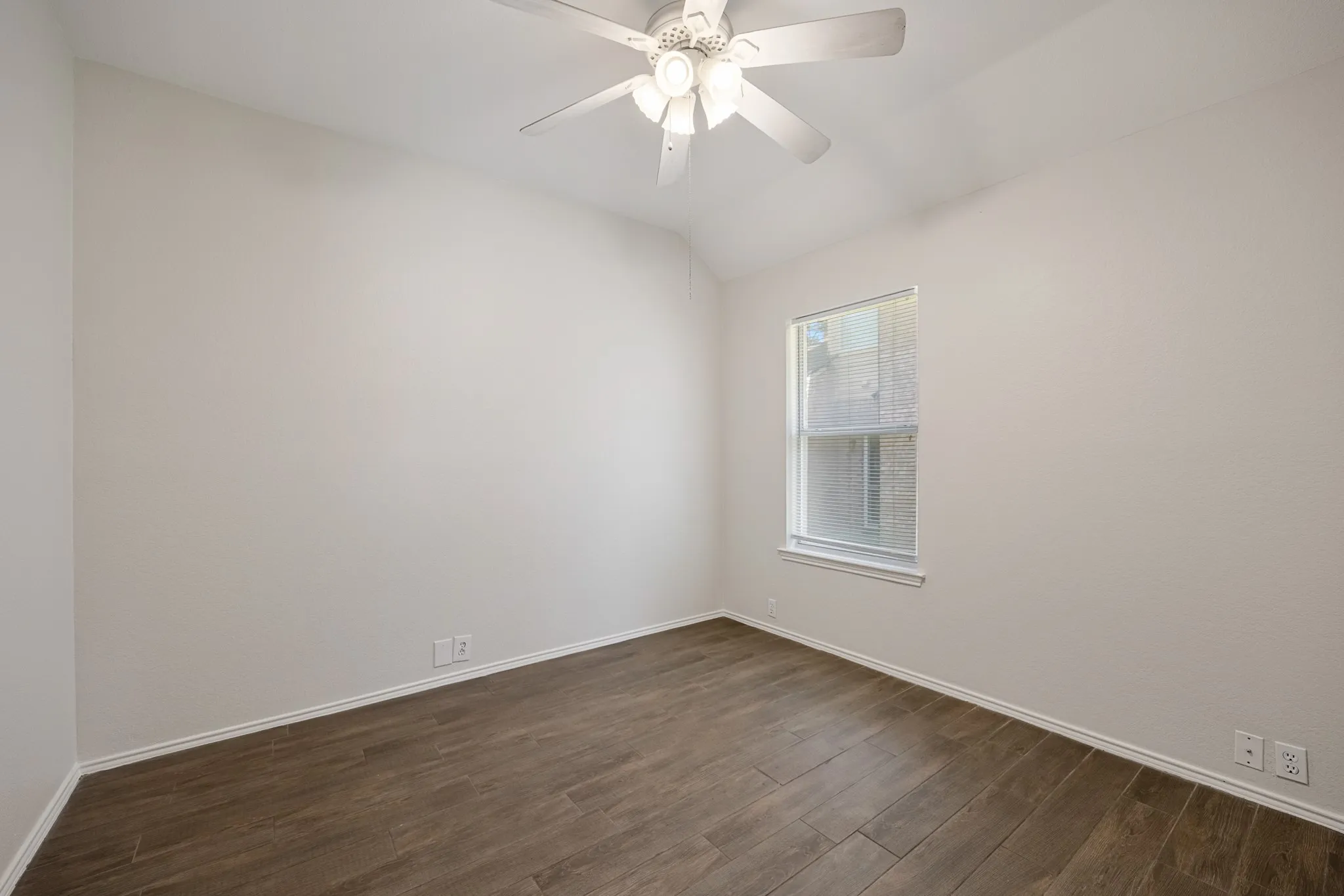 Single Family Residence For Sale in Rockwall County , 9701 Rochdale Drive, Rowlett, Texas 75087, 4 Bedroom, 2 Bathroom, 2 Garage spaces, 2,119 Sqft, built in 1995, mls#21369767, Real Estate Agent in Rowlett, Homes For Sale in Rockwall county, Homes For Sale in Rowlett, Realtor in Rowlett Texas, Real Estate Brokerage Independent Realty Texas, Luminita Cordes Realtor