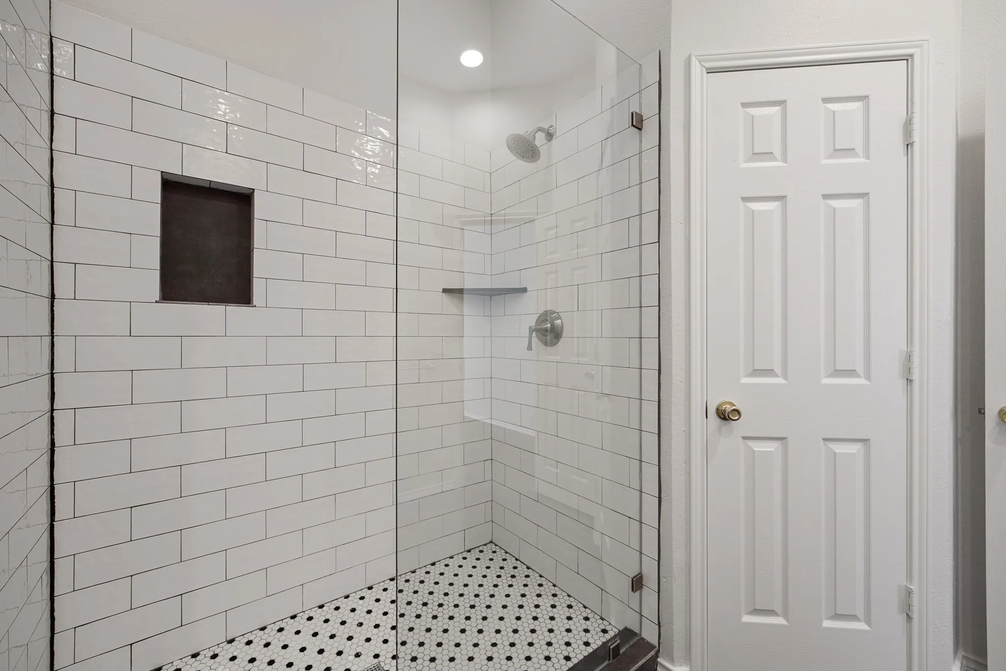 Single Family Residence For Sale in Rockwall County , 9701 Rochdale Drive, Rowlett, Texas 75087, 4 Bedroom, 2 Bathroom, 2 Garage spaces, 2,119 Sqft, built in 1995, mls#21369767, Real Estate Agent in Rowlett, Homes For Sale in Rockwall county, Homes For Sale in Rowlett, Realtor in Rowlett Texas, Real Estate Brokerage Independent Realty Texas, Luminita Cordes Realtor