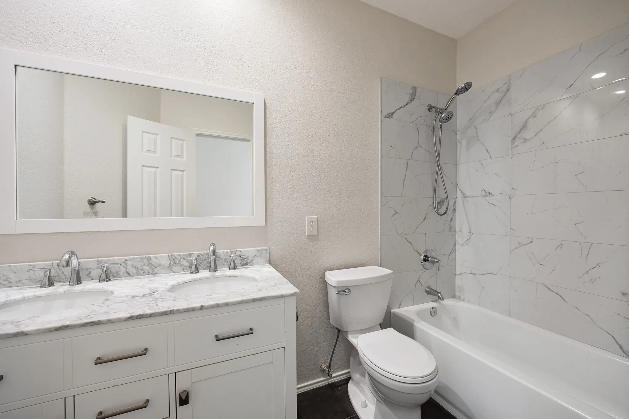 Single Family Residence For Sale in Rockwall County , 9701 Rochdale Drive, Rowlett, Texas 75087, 4 Bedroom, 2 Bathroom, 2 Garage spaces, 2,119 Sqft, built in 1995, mls#21369767, Real Estate Agent in Rowlett, Homes For Sale in Rockwall county, Homes For Sale in Rowlett, Realtor in Rowlett Texas, Real Estate Brokerage Independent Realty Texas, Luminita Cordes Realtor