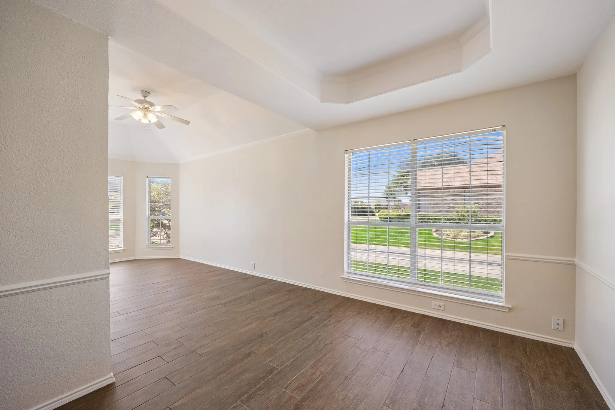 Single Family Residence For Sale in Rockwall County , 9701 Rochdale Drive, Rowlett, Texas 75087, 4 Bedroom, 2 Bathroom, 2 Garage spaces, 2,119 Sqft, built in 1995, mls#21369767, Real Estate Agent in Rowlett, Homes For Sale in Rockwall county, Homes For Sale in Rowlett, Realtor in Rowlett Texas, Real Estate Brokerage Independent Realty Texas, Luminita Cordes Realtor