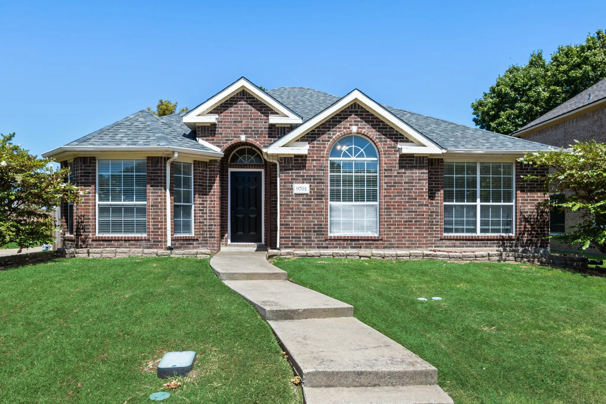 Single Family Residence For Sale in Rockwall County , 9701 Rochdale Drive, Rowlett, Texas 75087, 4 Bedroom, 2 Bathroom, 2 Garage spaces, 2,119 Sqft, built in 1995, mls#21369767, Real Estate Agent in Rowlett, Homes For Sale in Rockwall county, Homes For Sale in Rowlett, Realtor in Rowlett Texas, Real Estate Brokerage Independent Realty Texas, Luminita Cordes Realtor