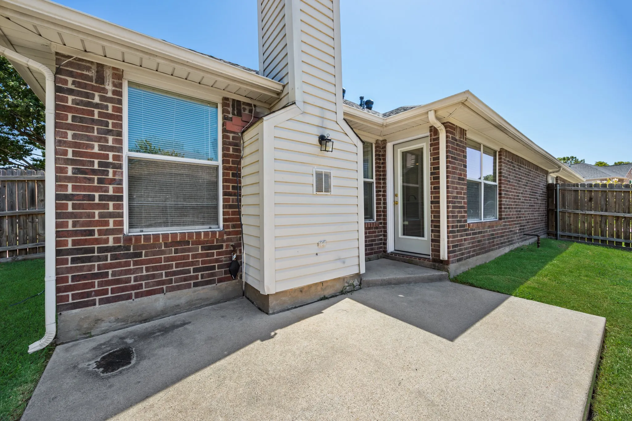 Single Family Residence For Sale in Rockwall County , 9701 Rochdale Drive, Rowlett, Texas 75087, 4 Bedroom, 2 Bathroom, 2 Garage spaces, 2,119 Sqft, built in 1995, mls#21369767, Real Estate Agent in Rowlett, Homes For Sale in Rockwall county, Homes For Sale in Rowlett, Realtor in Rowlett Texas, Real Estate Brokerage Independent Realty Texas, Luminita Cordes Realtor