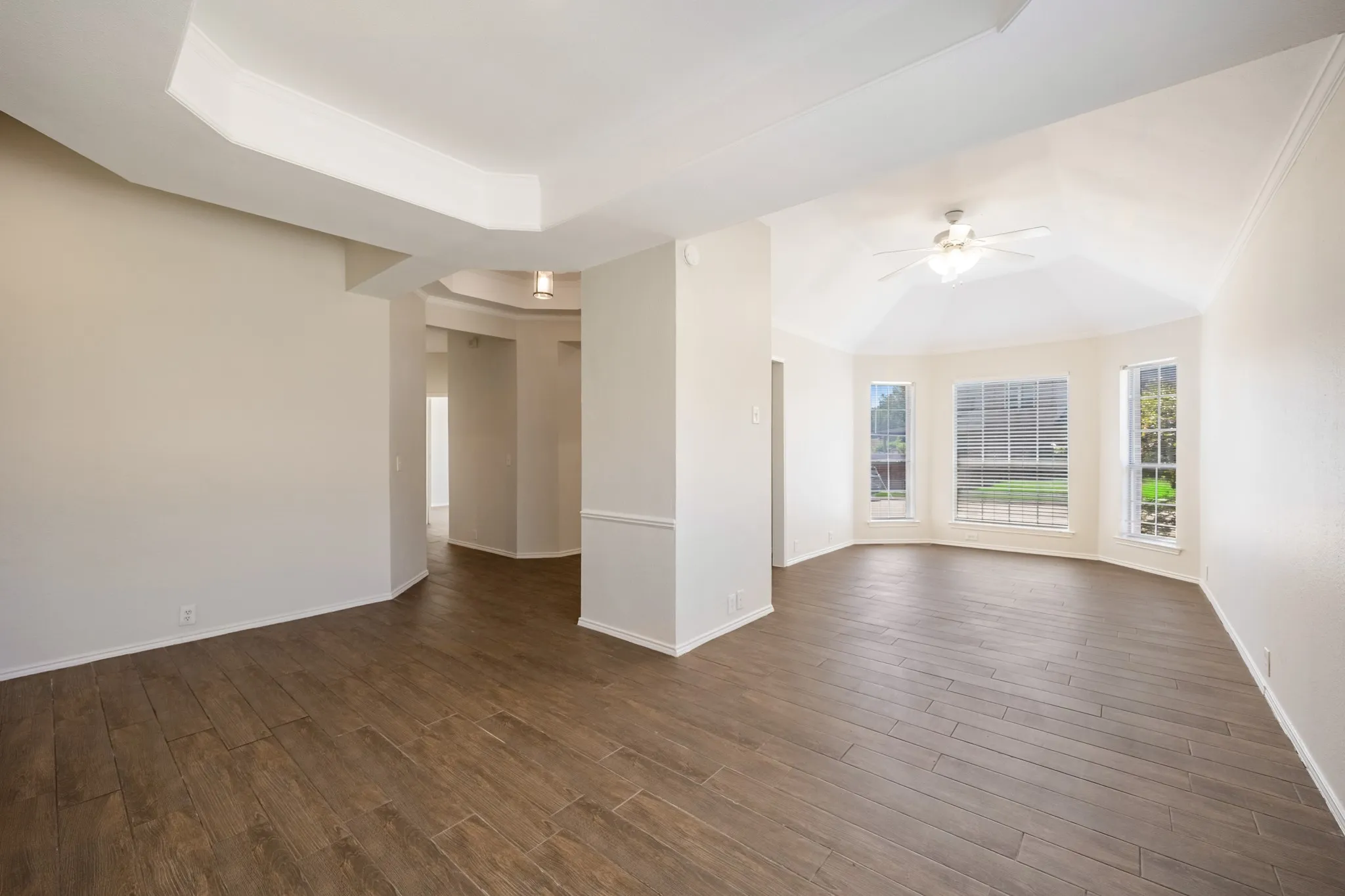Single Family Residence For Sale in Rockwall County , 9701 Rochdale Drive, Rowlett, Texas 75087, 4 Bedroom, 2 Bathroom, 2 Garage spaces, 2,119 Sqft, built in 1995, mls#21369767, Real Estate Agent in Rowlett, Homes For Sale in Rockwall county, Homes For Sale in Rowlett, Realtor in Rowlett Texas, Real Estate Brokerage Independent Realty Texas, Luminita Cordes Realtor