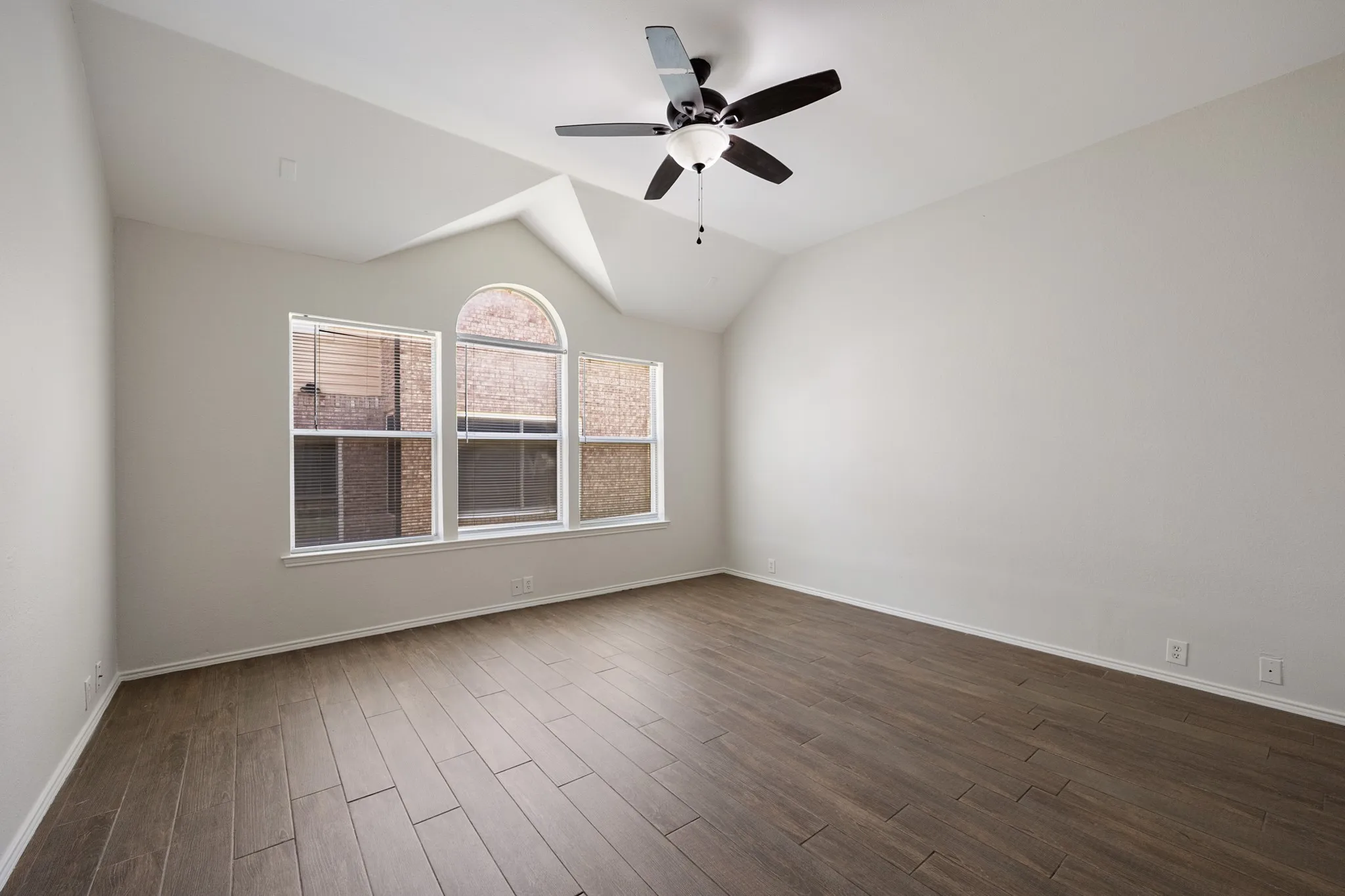 Single Family Residence For Sale in Rockwall County , 9701 Rochdale Drive, Rowlett, Texas 75087, 4 Bedroom, 2 Bathroom, 2 Garage spaces, 2,119 Sqft, built in 1995, mls#21369767, Real Estate Agent in Rowlett, Homes For Sale in Rockwall county, Homes For Sale in Rowlett, Realtor in Rowlett Texas, Real Estate Brokerage Independent Realty Texas, Luminita Cordes Realtor