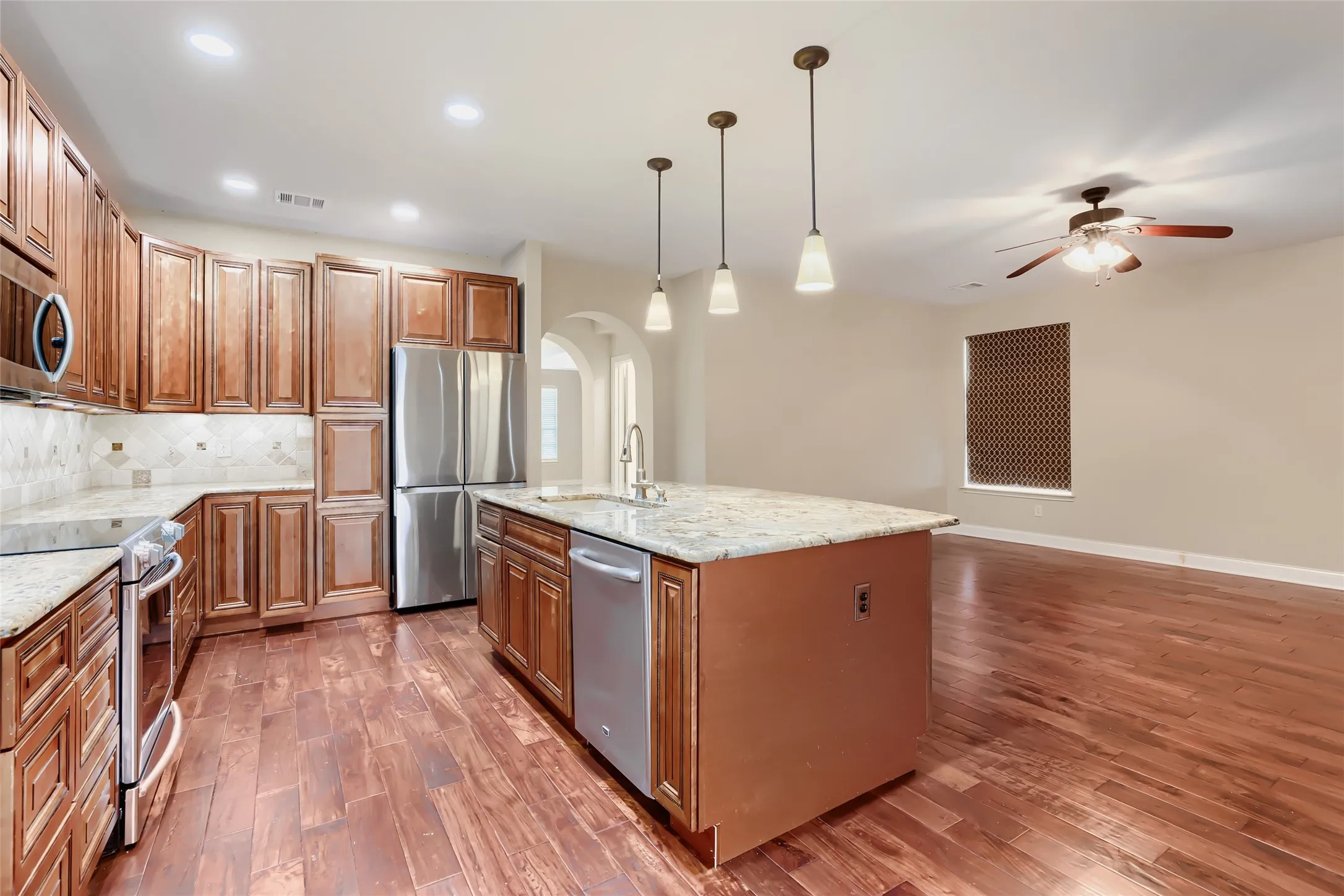 Single Family Residence For Sale in Collin County , 316 Shady Timbers Lane, Murphy, Texas 75094, 4 Bedroom, 2 Bathroom, Garage spaces, 3,017 Sqft, built in 1996, mls#21369383, Real Estate Agent in Murphy, Homes For Sale in Collin county, Homes For Sale in Murphy, Realtor in Murphy Texas, Real Estate Brokerage Independent Realty Texas, Luminita Cordes Realtor