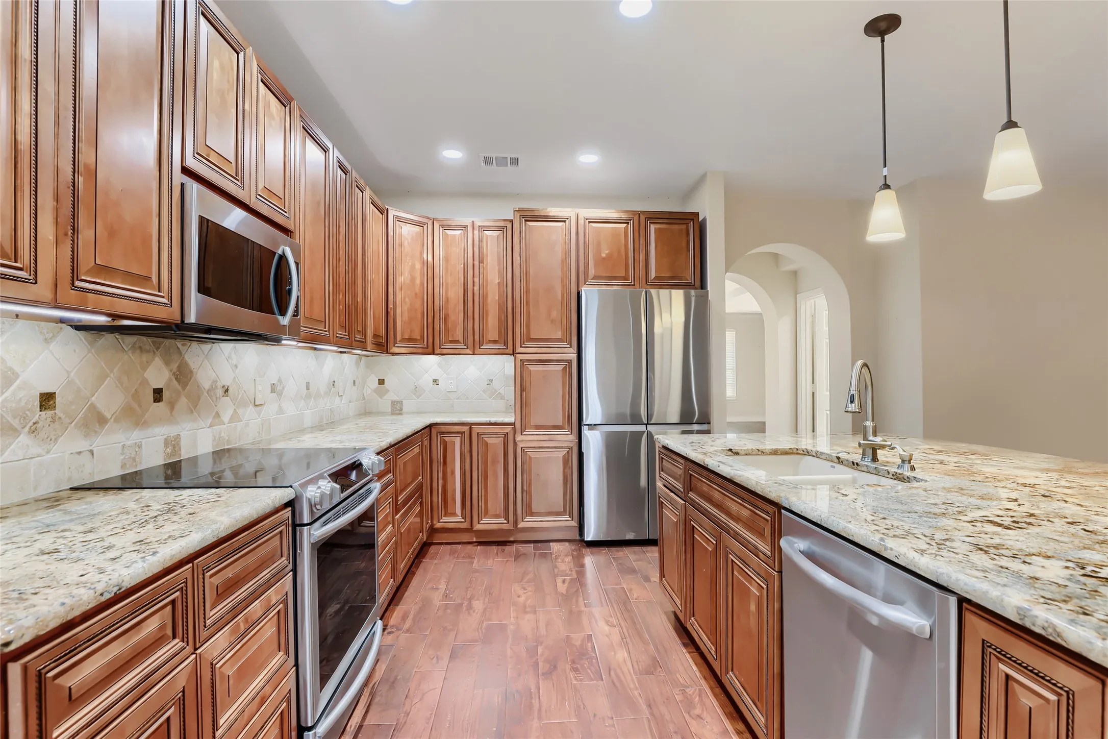 Single Family Residence For Sale in Collin County , 316 Shady Timbers Lane, Murphy, Texas 75094, 4 Bedroom, 2 Bathroom, Garage spaces, 3,017 Sqft, built in 1996, mls#21369383, Real Estate Agent in Murphy, Homes For Sale in Collin county, Homes For Sale in Murphy, Realtor in Murphy Texas, Real Estate Brokerage Independent Realty Texas, Luminita Cordes Realtor