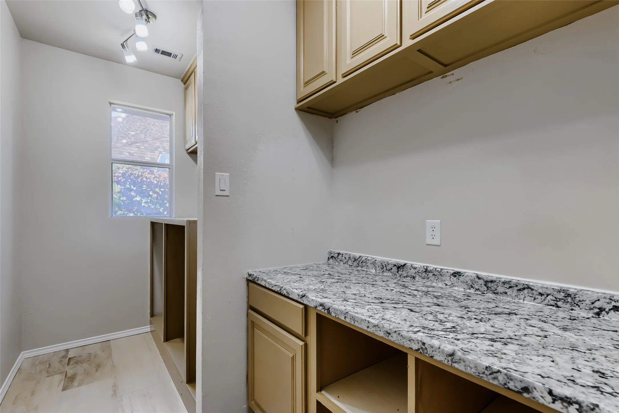 Single Family Residence For Sale in Collin County , 316 Shady Timbers Lane, Murphy, Texas 75094, 4 Bedroom, 2 Bathroom, Garage spaces, 3,017 Sqft, built in 1996, mls#21369383, Real Estate Agent in Murphy, Homes For Sale in Collin county, Homes For Sale in Murphy, Realtor in Murphy Texas, Real Estate Brokerage Independent Realty Texas, Luminita Cordes Realtor