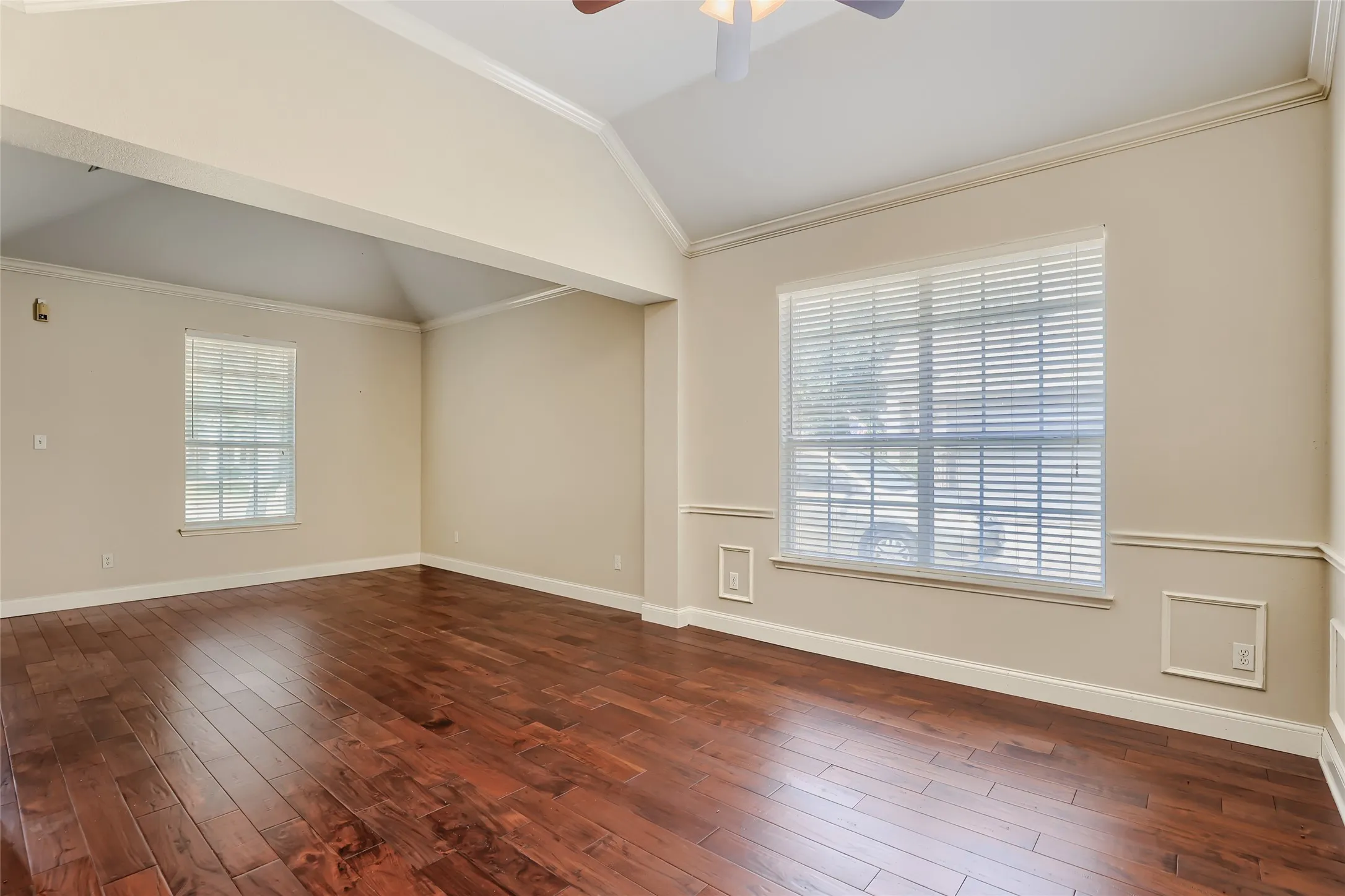Single Family Residence For Sale in Collin County , 316 Shady Timbers Lane, Murphy, Texas 75094, 4 Bedroom, 2 Bathroom, Garage spaces, 3,017 Sqft, built in 1996, mls#21369383, Real Estate Agent in Murphy, Homes For Sale in Collin county, Homes For Sale in Murphy, Realtor in Murphy Texas, Real Estate Brokerage Independent Realty Texas, Luminita Cordes Realtor