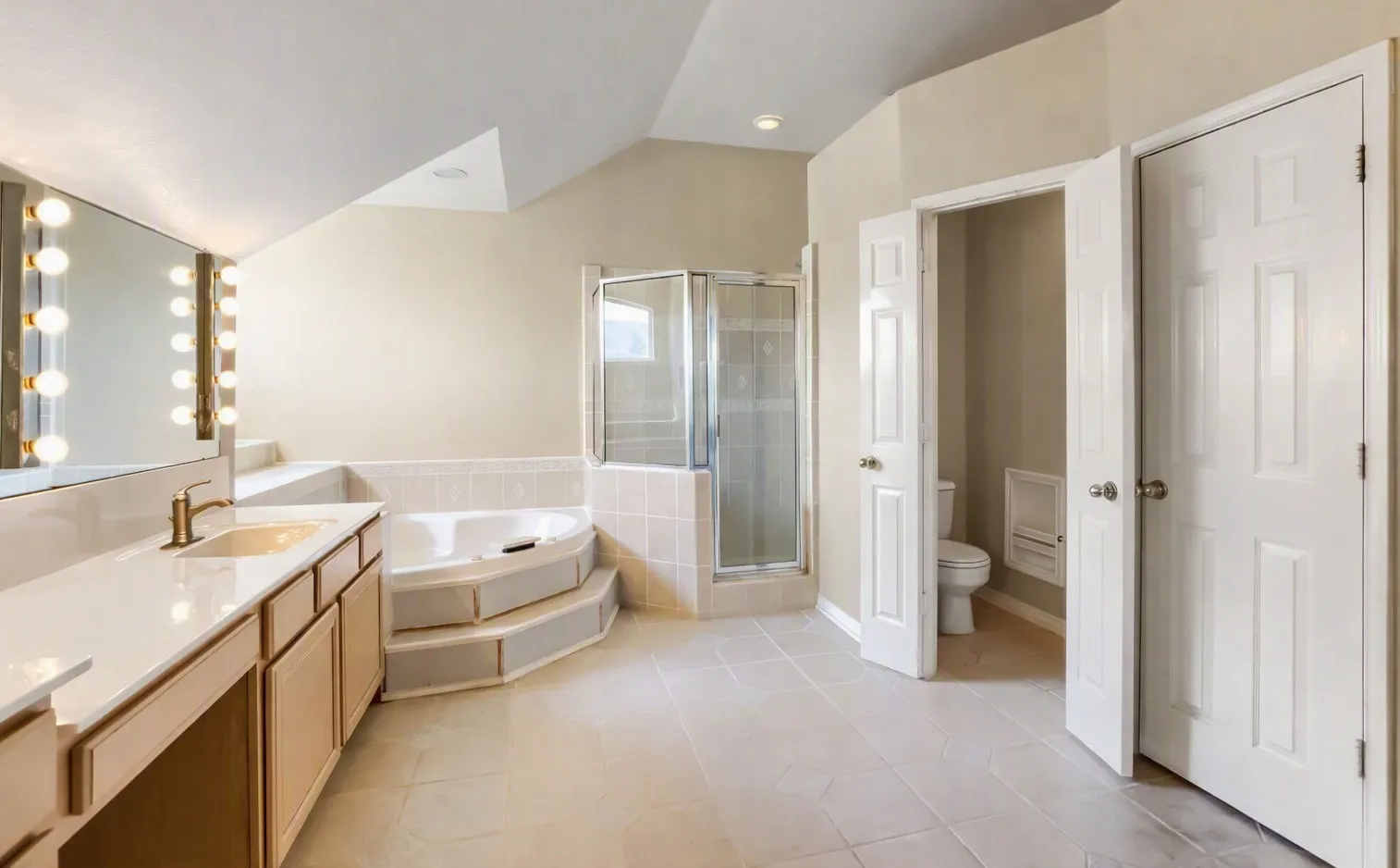 Single Family Residence For Sale in Collin County , 316 Shady Timbers Lane, Murphy, Texas 75094, 4 Bedroom, 2 Bathroom, Garage spaces, 3,017 Sqft, built in 1996, mls#21369383, Real Estate Agent in Murphy, Homes For Sale in Collin county, Homes For Sale in Murphy, Realtor in Murphy Texas, Real Estate Brokerage Independent Realty Texas, Luminita Cordes Realtor