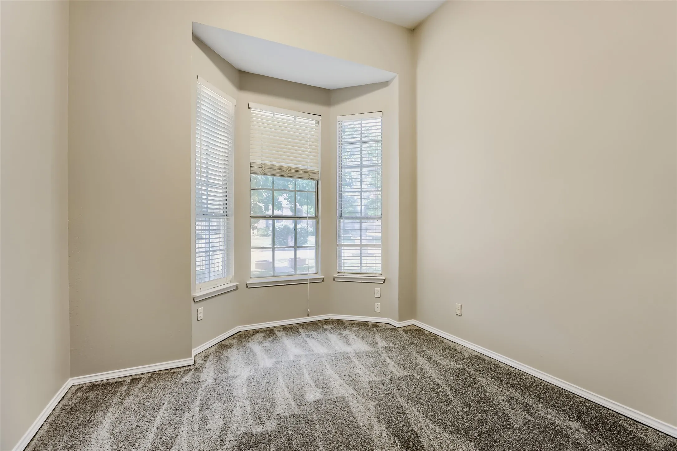 Single Family Residence For Sale in Collin County , 316 Shady Timbers Lane, Murphy, Texas 75094, 4 Bedroom, 2 Bathroom, Garage spaces, 3,017 Sqft, built in 1996, mls#21369383, Real Estate Agent in Murphy, Homes For Sale in Collin county, Homes For Sale in Murphy, Realtor in Murphy Texas, Real Estate Brokerage Independent Realty Texas, Luminita Cordes Realtor