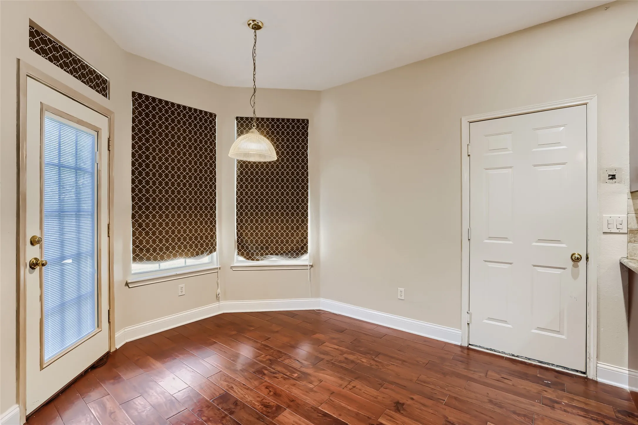 Single Family Residence For Sale in Collin County , 316 Shady Timbers Lane, Murphy, Texas 75094, 4 Bedroom, 2 Bathroom, Garage spaces, 3,017 Sqft, built in 1996, mls#21369383, Real Estate Agent in Murphy, Homes For Sale in Collin county, Homes For Sale in Murphy, Realtor in Murphy Texas, Real Estate Brokerage Independent Realty Texas, Luminita Cordes Realtor