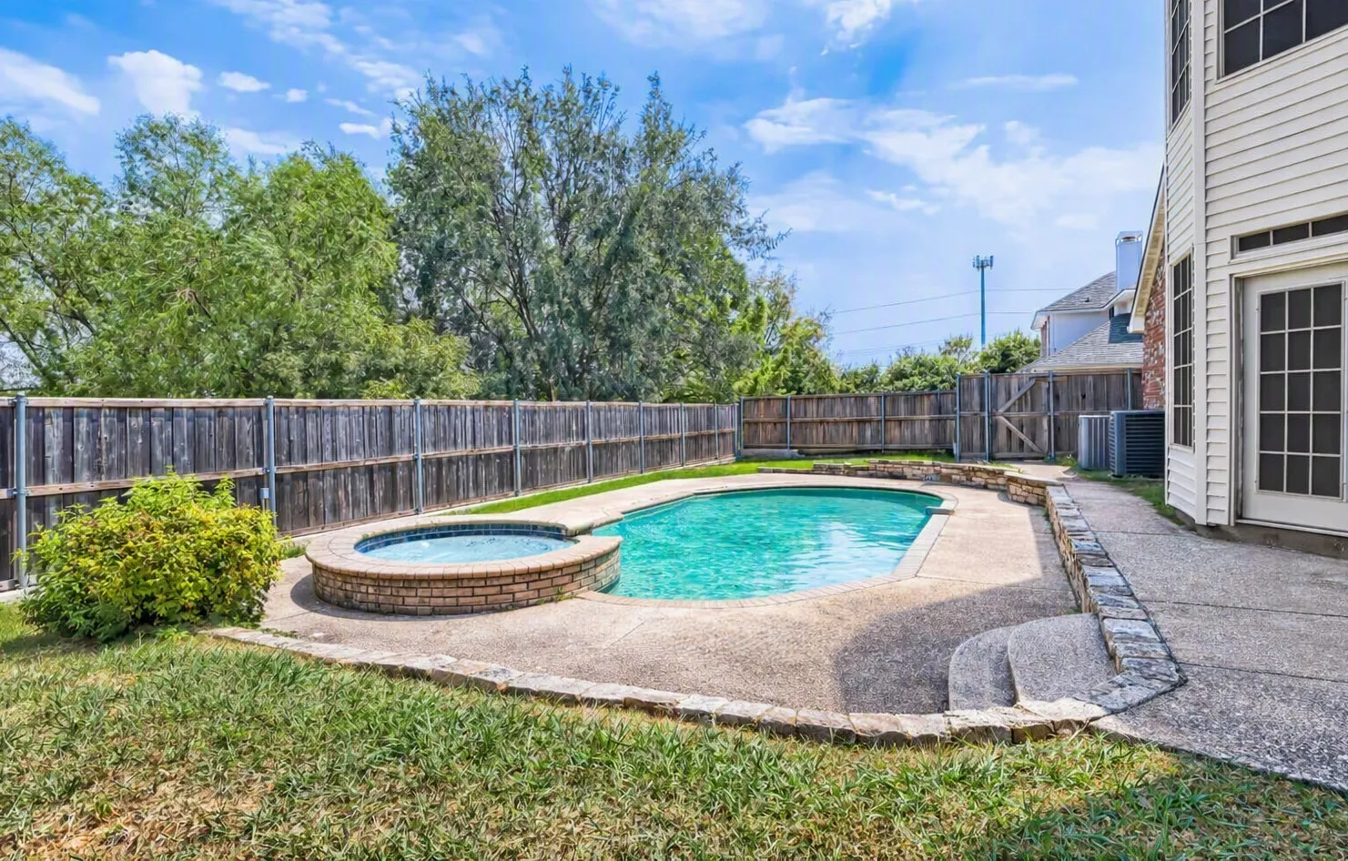 Single Family Residence For Sale in Collin County , 316 Shady Timbers Lane, Murphy, Texas 75094, 4 Bedroom, 2 Bathroom, Garage spaces, 3,017 Sqft, built in 1996, mls#21369383, Real Estate Agent in Murphy, Homes For Sale in Collin county, Homes For Sale in Murphy, Realtor in Murphy Texas, Real Estate Brokerage Independent Realty Texas, Luminita Cordes Realtor