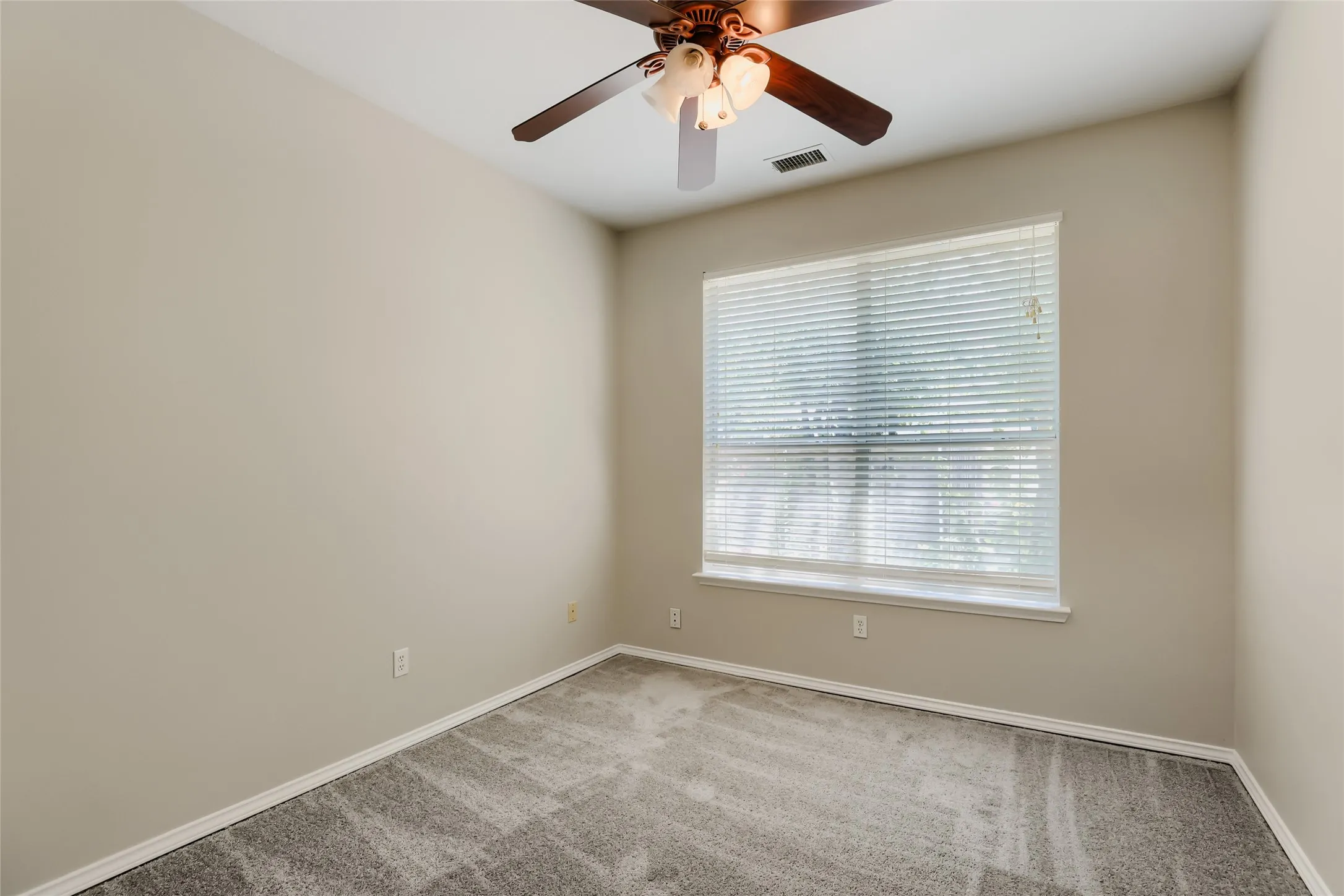 Single Family Residence For Sale in Collin County , 316 Shady Timbers Lane, Murphy, Texas 75094, 4 Bedroom, 2 Bathroom, Garage spaces, 3,017 Sqft, built in 1996, mls#21369383, Real Estate Agent in Murphy, Homes For Sale in Collin county, Homes For Sale in Murphy, Realtor in Murphy Texas, Real Estate Brokerage Independent Realty Texas, Luminita Cordes Realtor