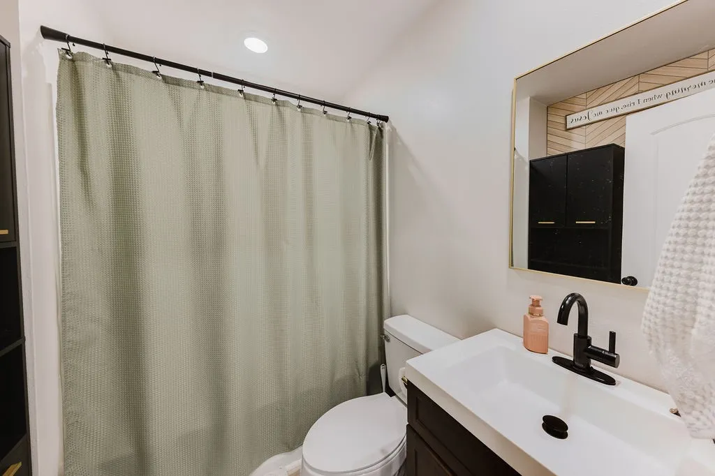 Single Family Residence For Sale in Hopkins County , 304 Jarbo Street, Sulphur Springs, Texas 75482, 2 Bedroom, 1 Bathroom, Garage spaces, 930 Sqft, built in 2020, mls#21370044, Real Estate Agent in Sulphur Springs, Homes For Sale in Hopkins county, Homes For Sale in Sulphur Springs, Realtor in Sulphur Springs Texas, Real Estate Brokerage Independent Realty Texas, Luminita Cordes Realtor