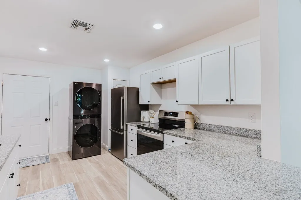 Single Family Residence For Sale in Hopkins County , 304 Jarbo Street, Sulphur Springs, Texas 75482, 2 Bedroom, 1 Bathroom, Garage spaces, 930 Sqft, built in 2020, mls#21370044, Real Estate Agent in Sulphur Springs, Homes For Sale in Hopkins county, Homes For Sale in Sulphur Springs, Realtor in Sulphur Springs Texas, Real Estate Brokerage Independent Realty Texas, Luminita Cordes Realtor