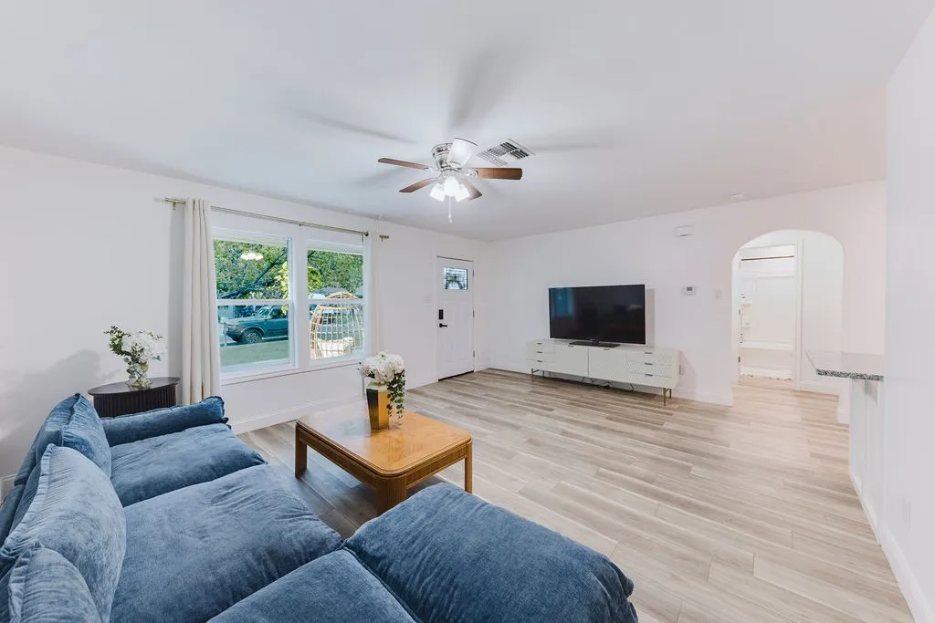 Single Family Residence For Sale in Hopkins County , 304 Jarbo Street, Sulphur Springs, Texas 75482, 2 Bedroom, 1 Bathroom, Garage spaces, 930 Sqft, built in 2020, mls#21370044, Real Estate Agent in Sulphur Springs, Homes For Sale in Hopkins county, Homes For Sale in Sulphur Springs, Realtor in Sulphur Springs Texas, Real Estate Brokerage Independent Realty Texas, Luminita Cordes Realtor